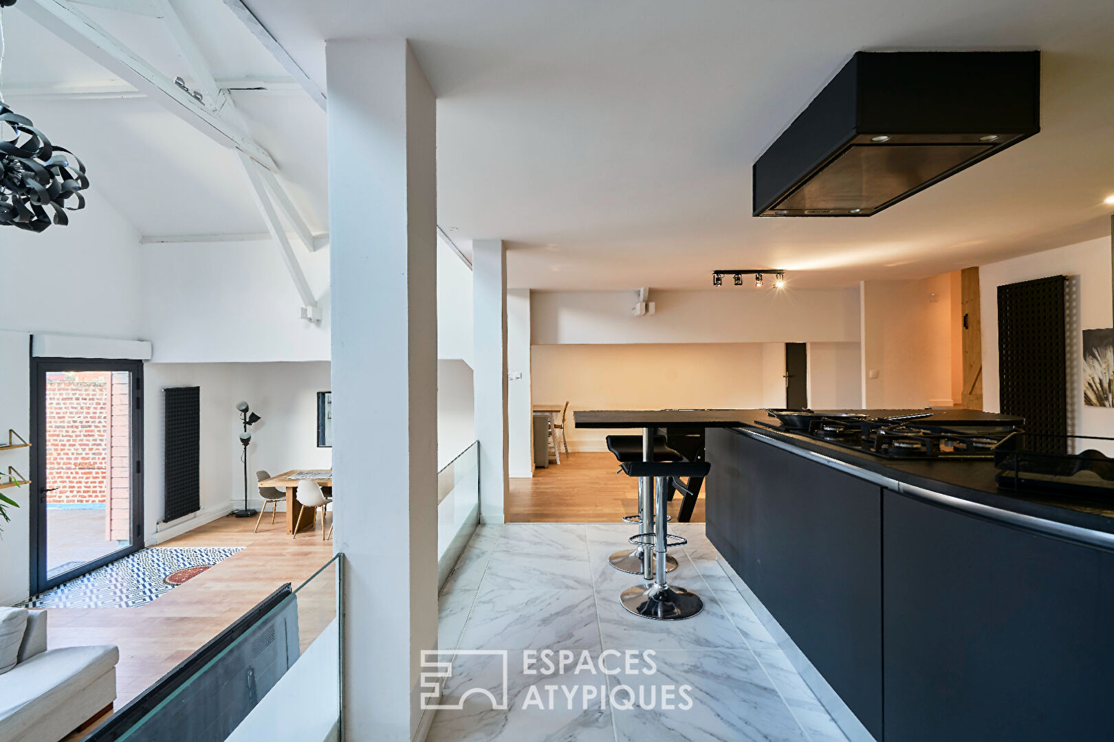 Loft dans un ancien cinéma avec terrasse centre de Croix