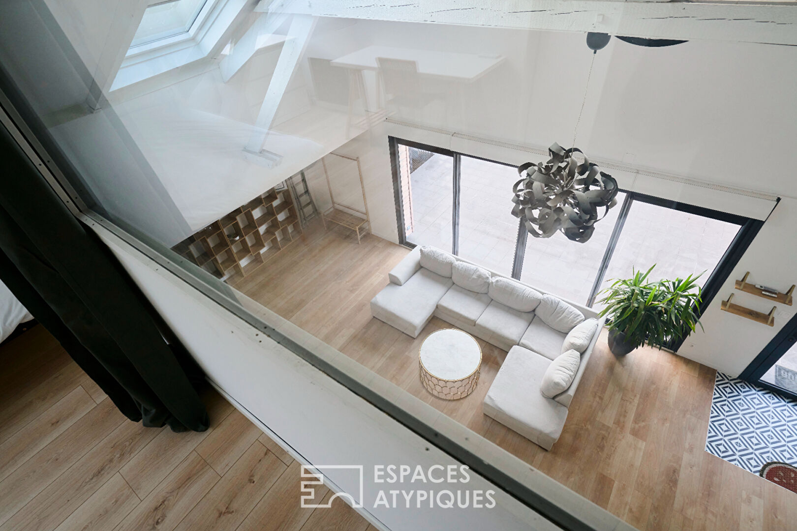 Loft dans un ancien cinéma avec terrasse centre de Croix