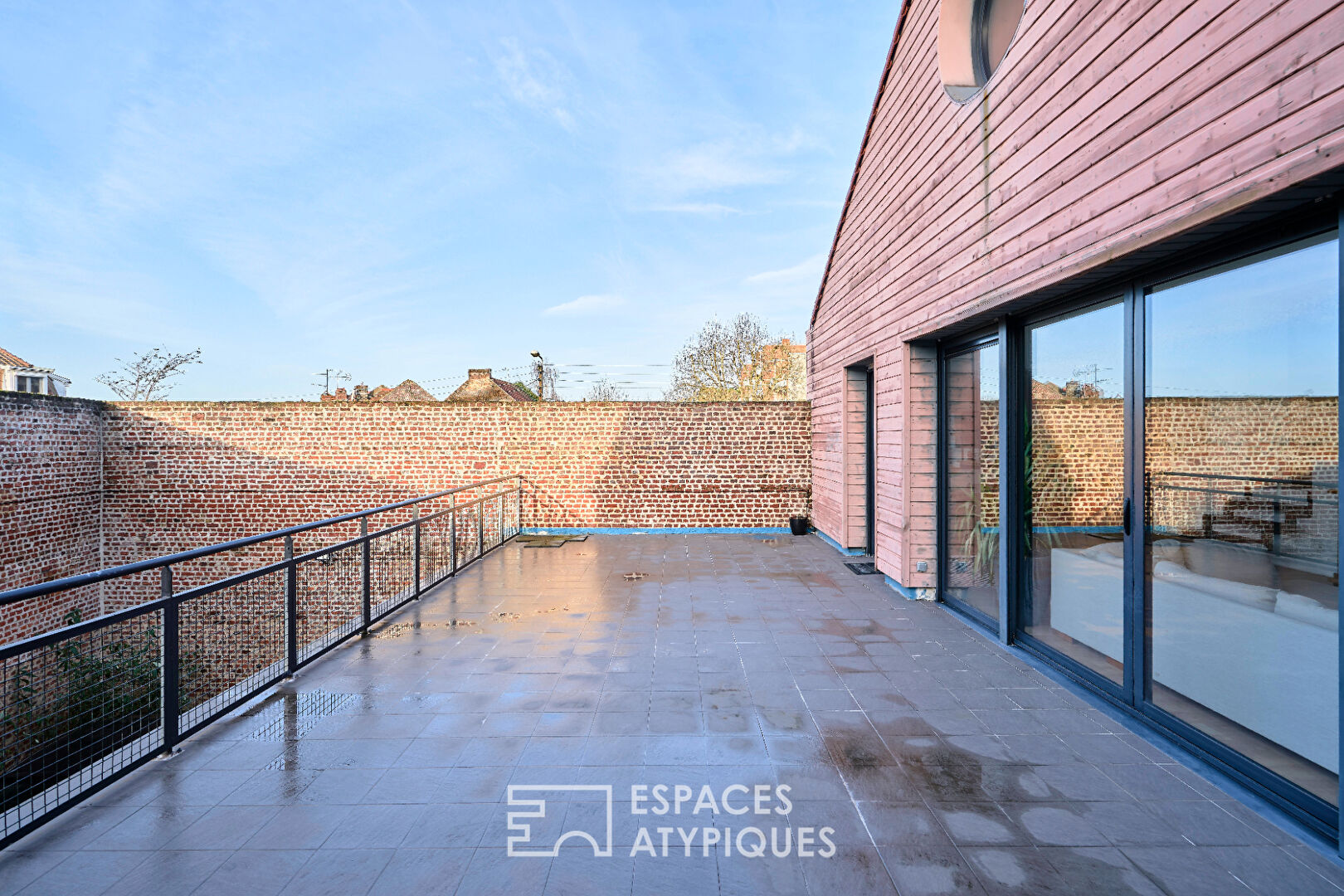 Loft in a former cinema with terrace in the center of Croix