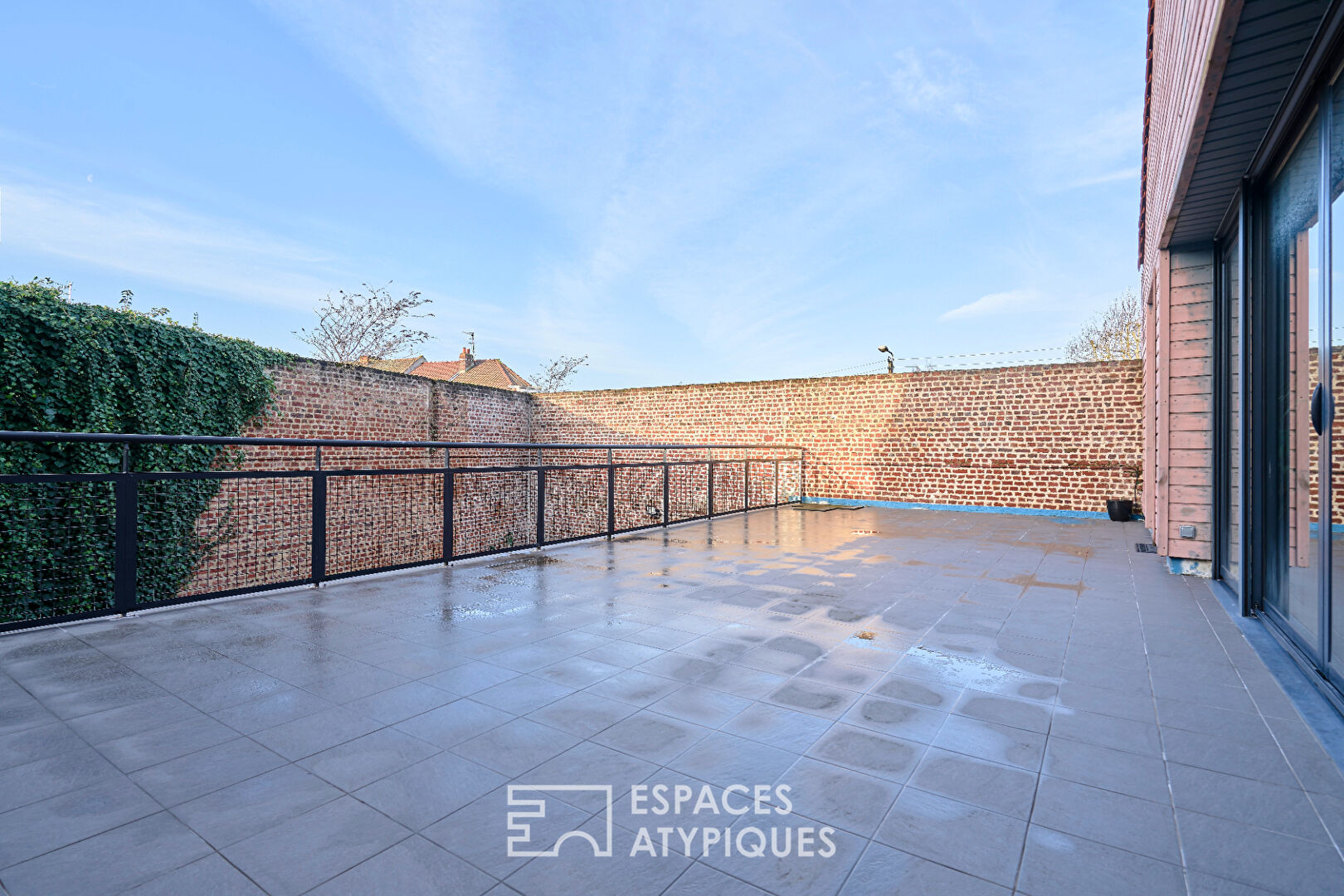 Loft dans un ancien cinéma avec terrasse centre de Croix