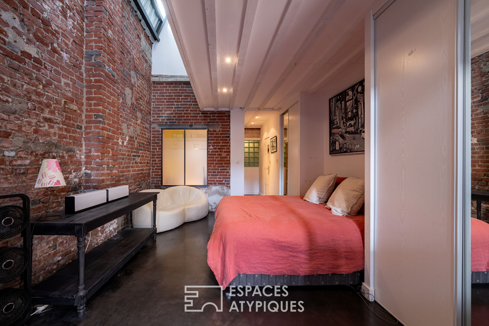 Loft in the heart of a former dye house