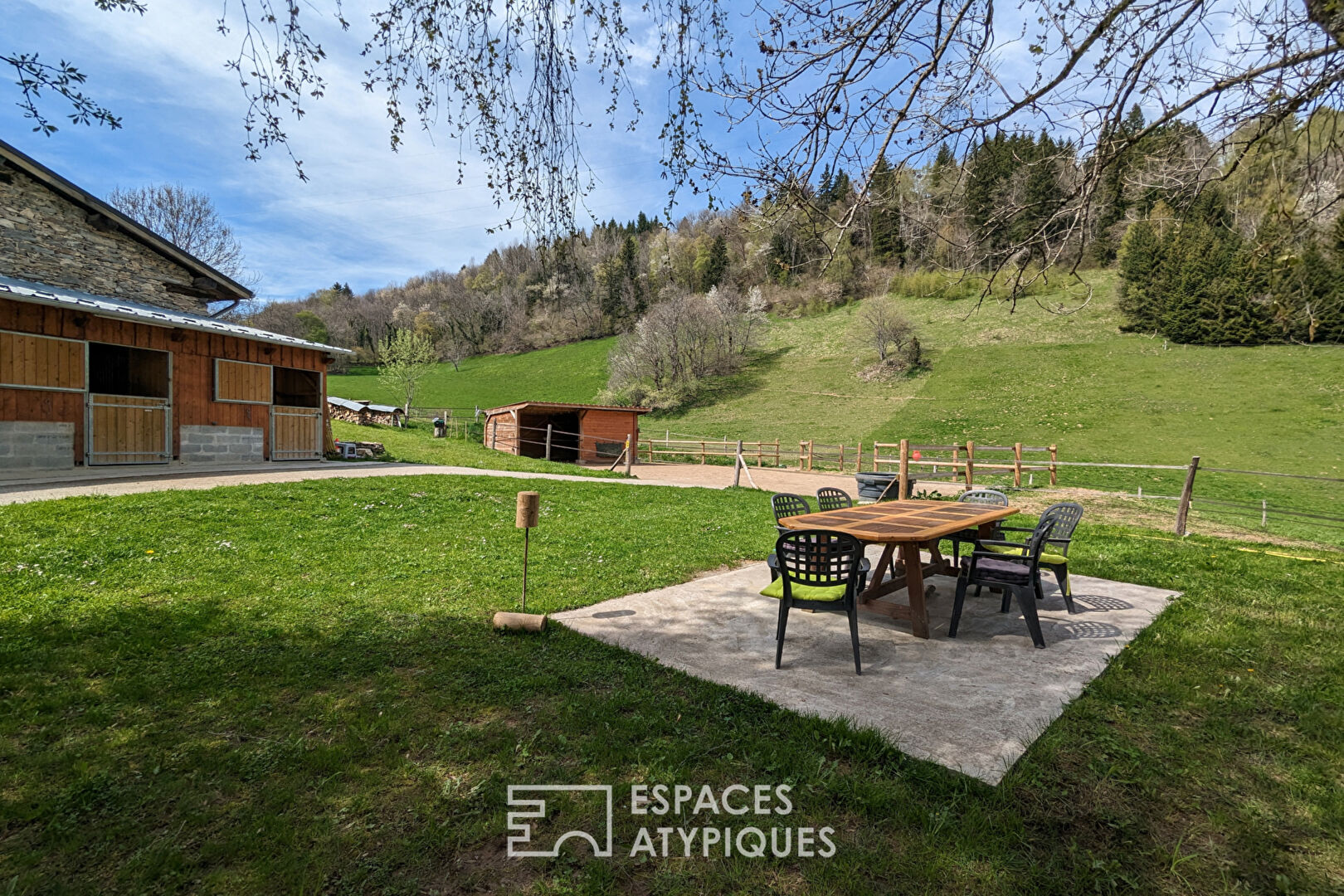 Vente Ancien Corps De Ferme Isolé, Aménagé Pour L'activité équestre. à ...