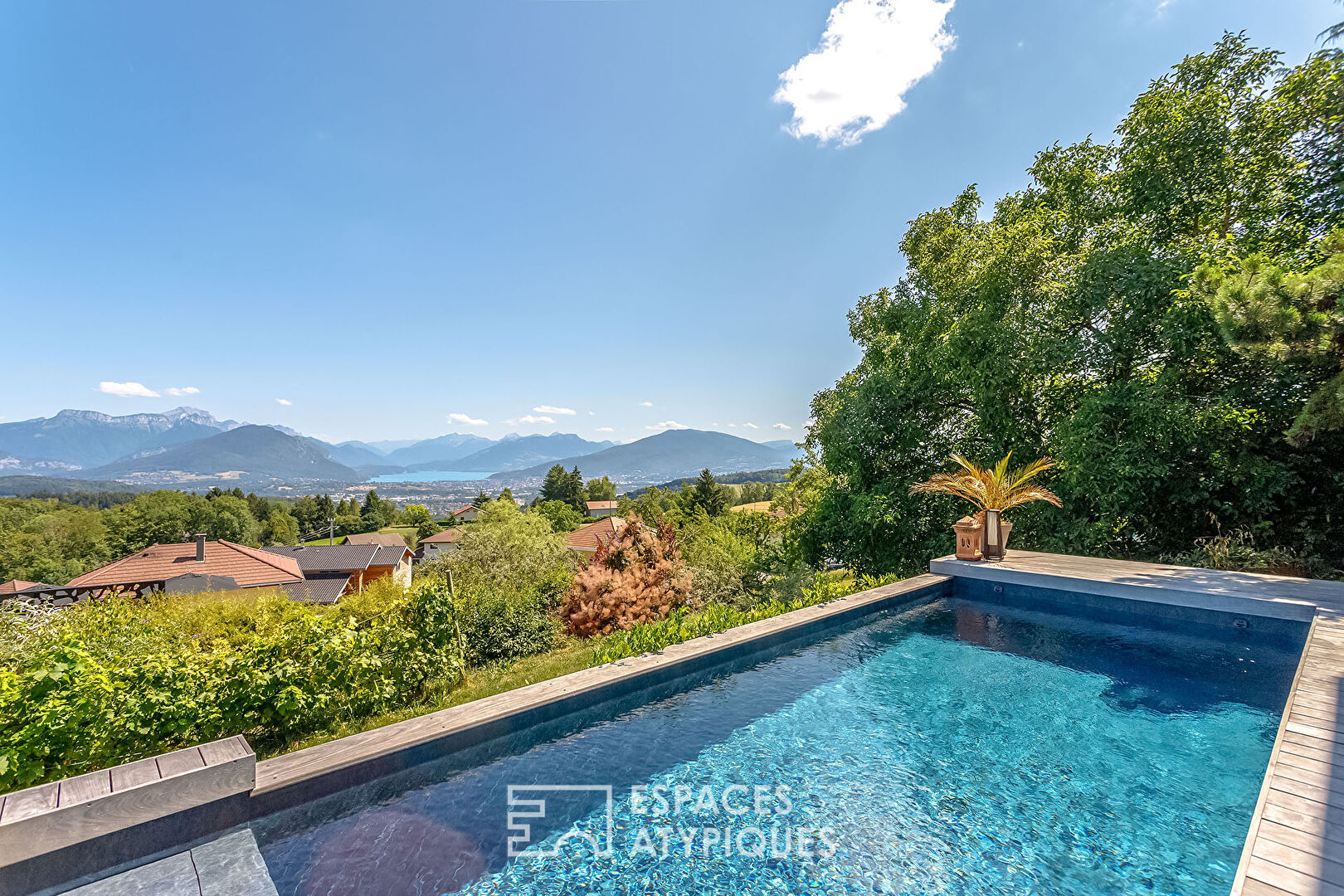 Villa d’architecte avec vue panoramique et piscine