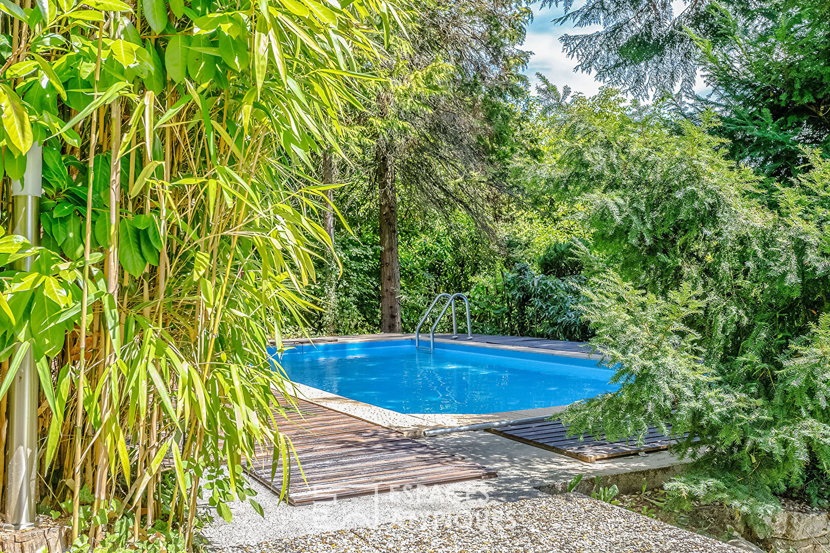 Maison atypique au coeur de la nature avec piscine