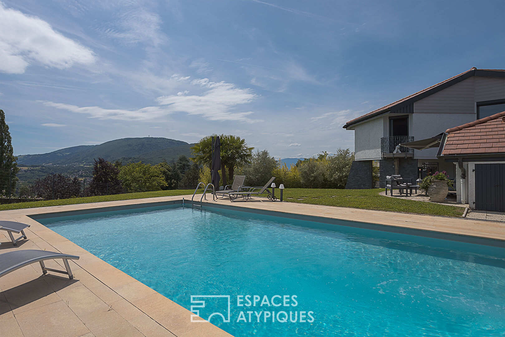 Villa contemporaine avec vue Mont-Blanc et piscine proche Genève