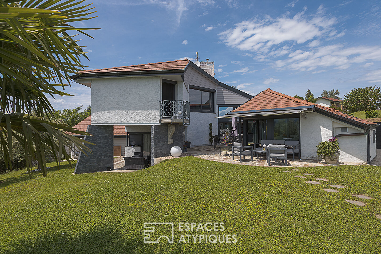 Villa contemporaine avec vue Mont-Blanc et piscine proche Genève