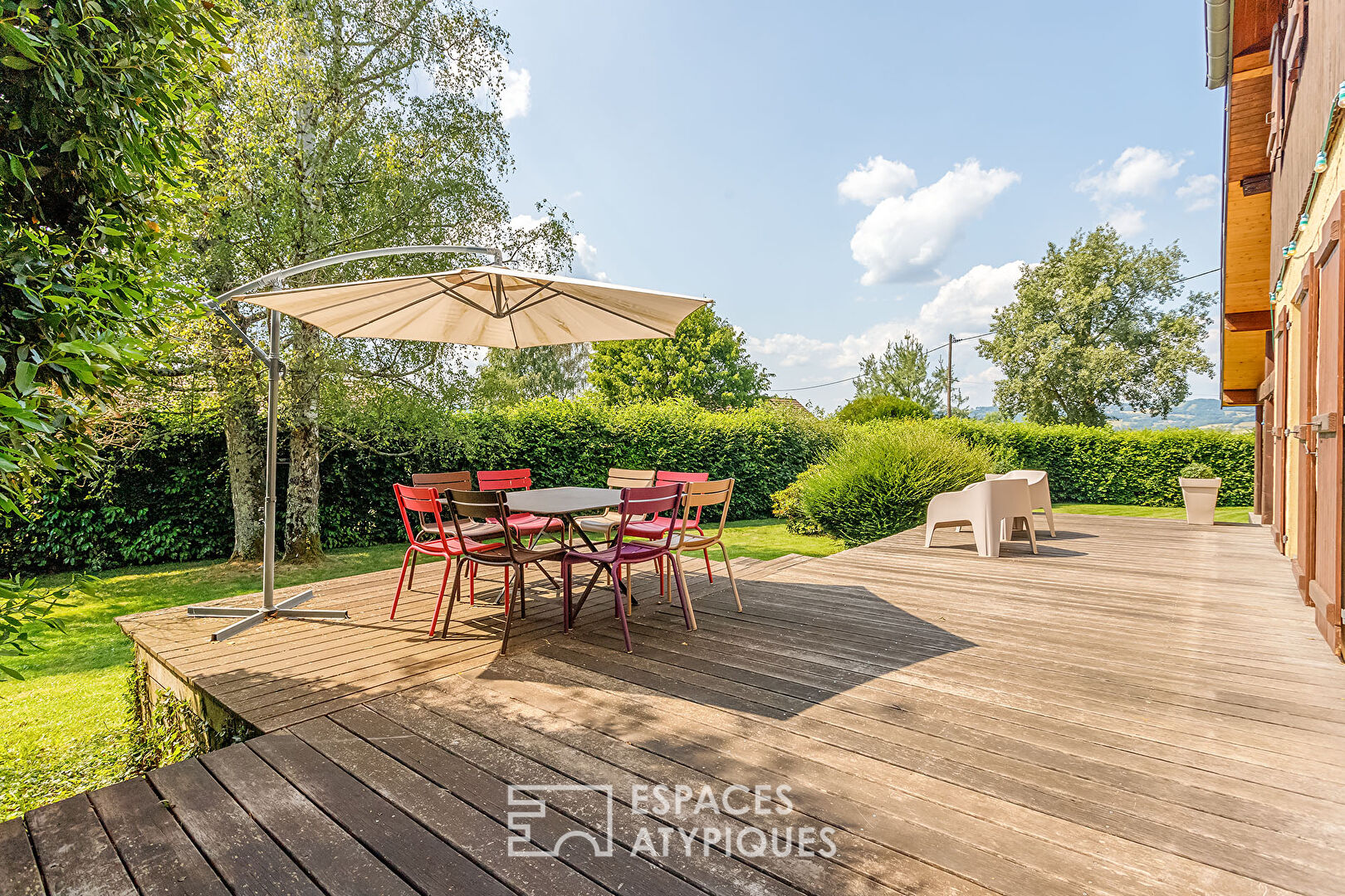 Grange rénovée avec terrain et son jaccuzzi extérieur