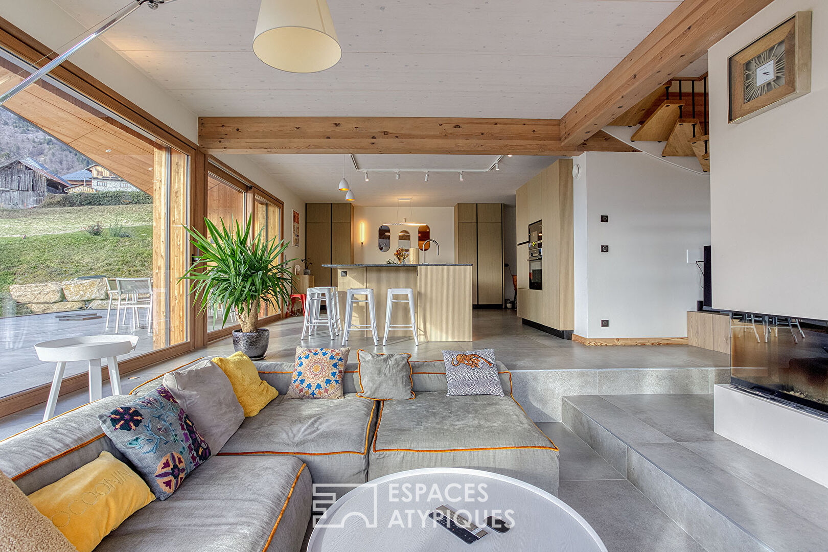 Maison d’architecte avec terrasse et vue