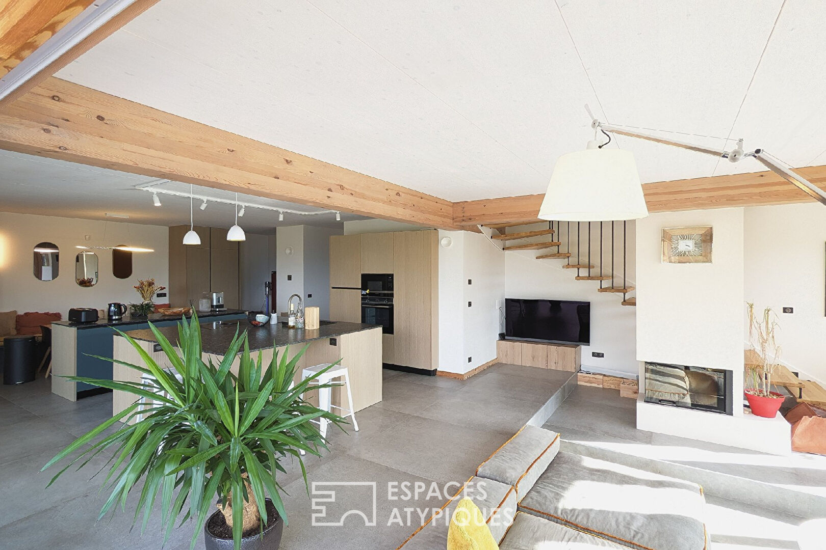 Maison d’architecte avec terrasse et vue