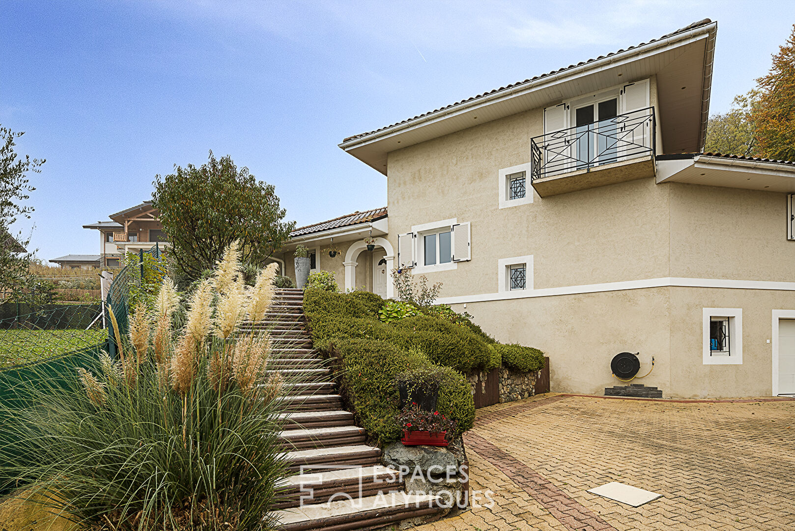 Family house with swimming pool and sauna