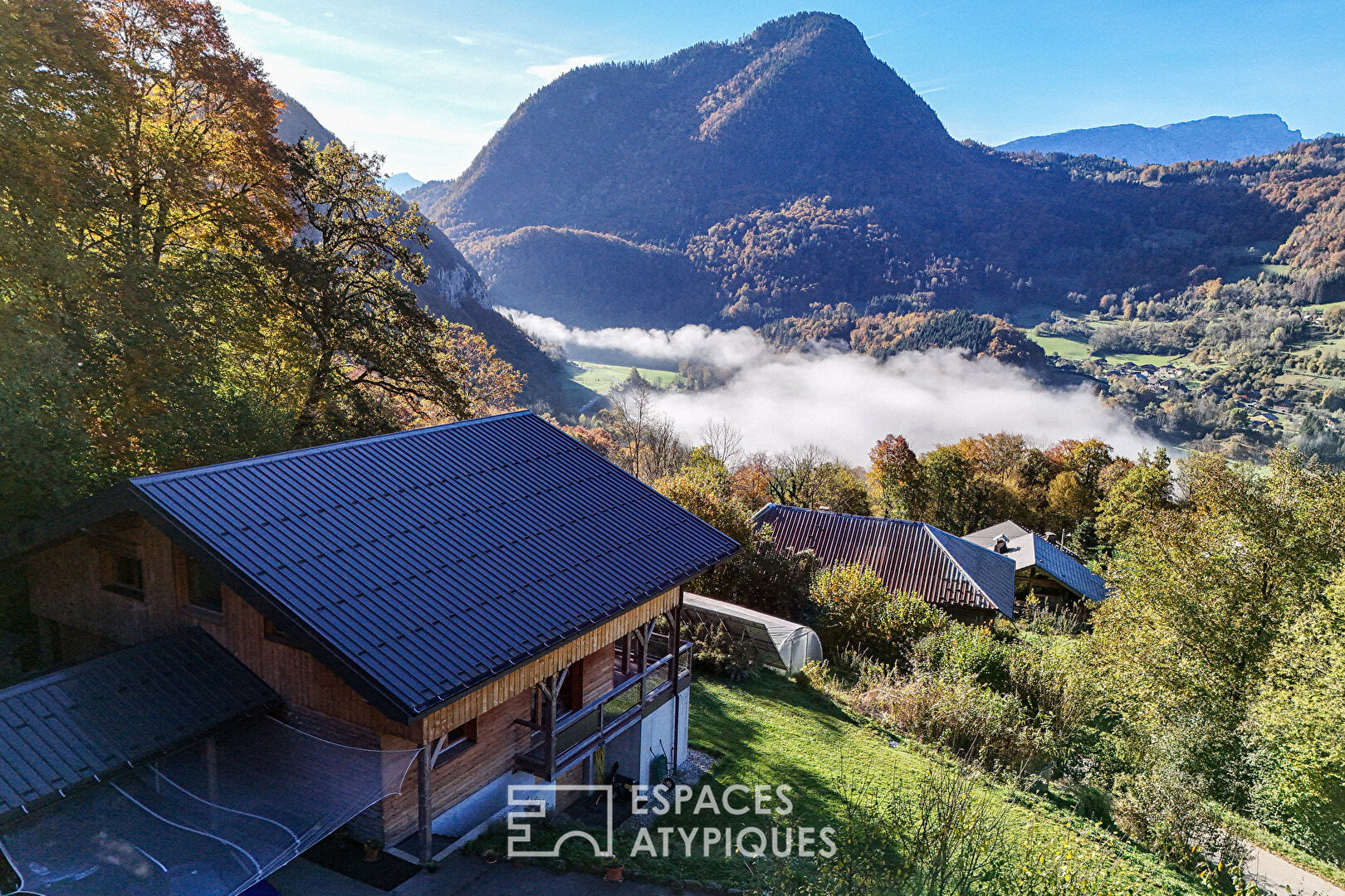 Chalet bioclimatique en bordure de forêt