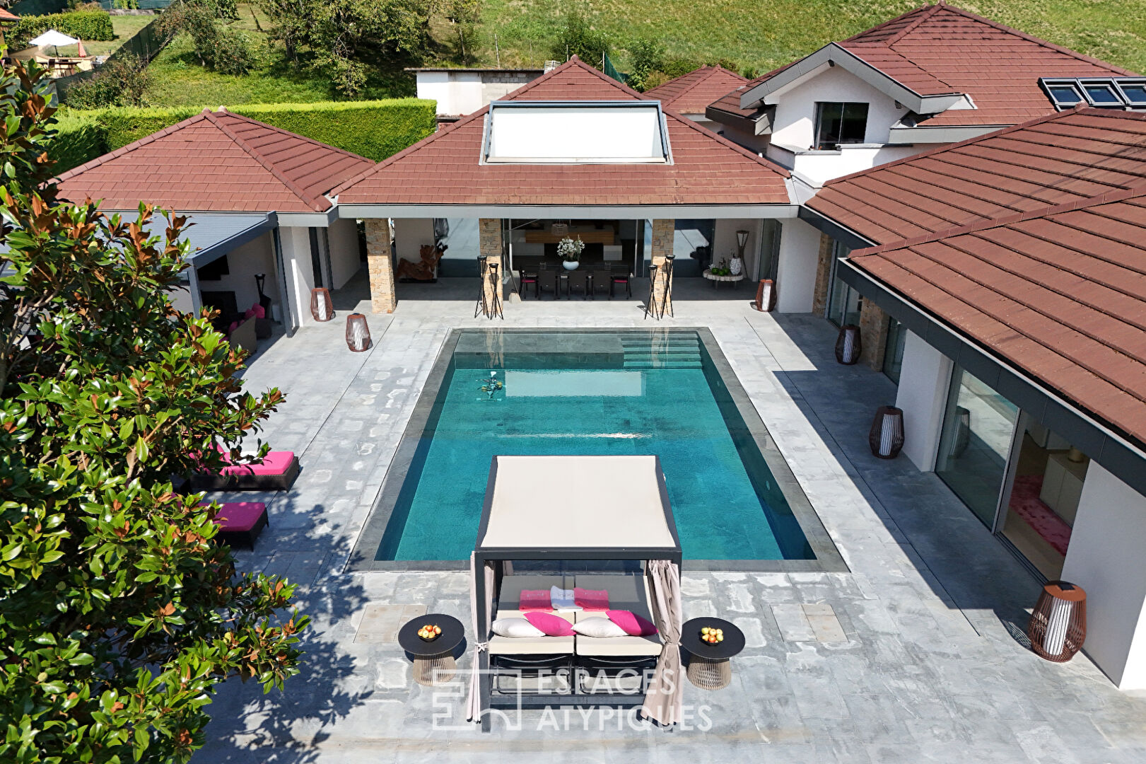 Prestigious Californian Villa 300m from the Swiss border