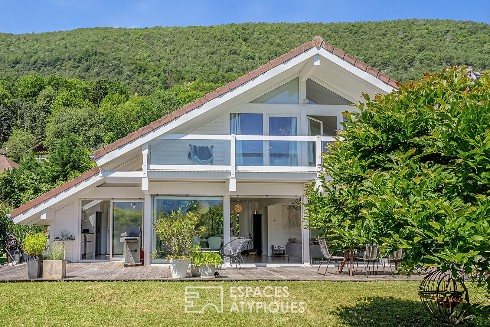 Maison Blanche avec vue montagnes et piscine