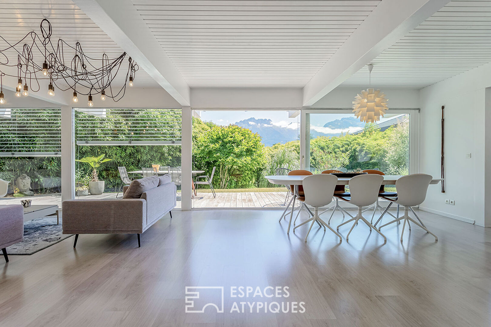 Maison Blanche avec vue montagnes et piscine