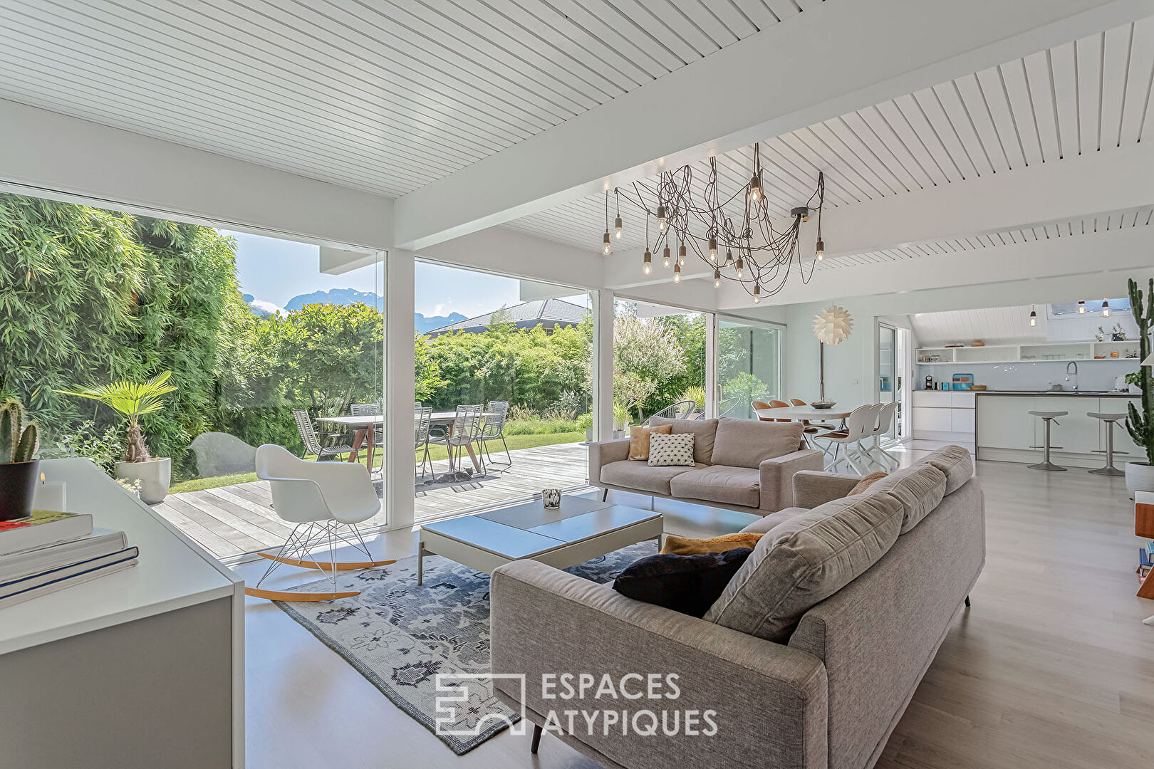 Maison Blanche avec vue montagnes et piscine