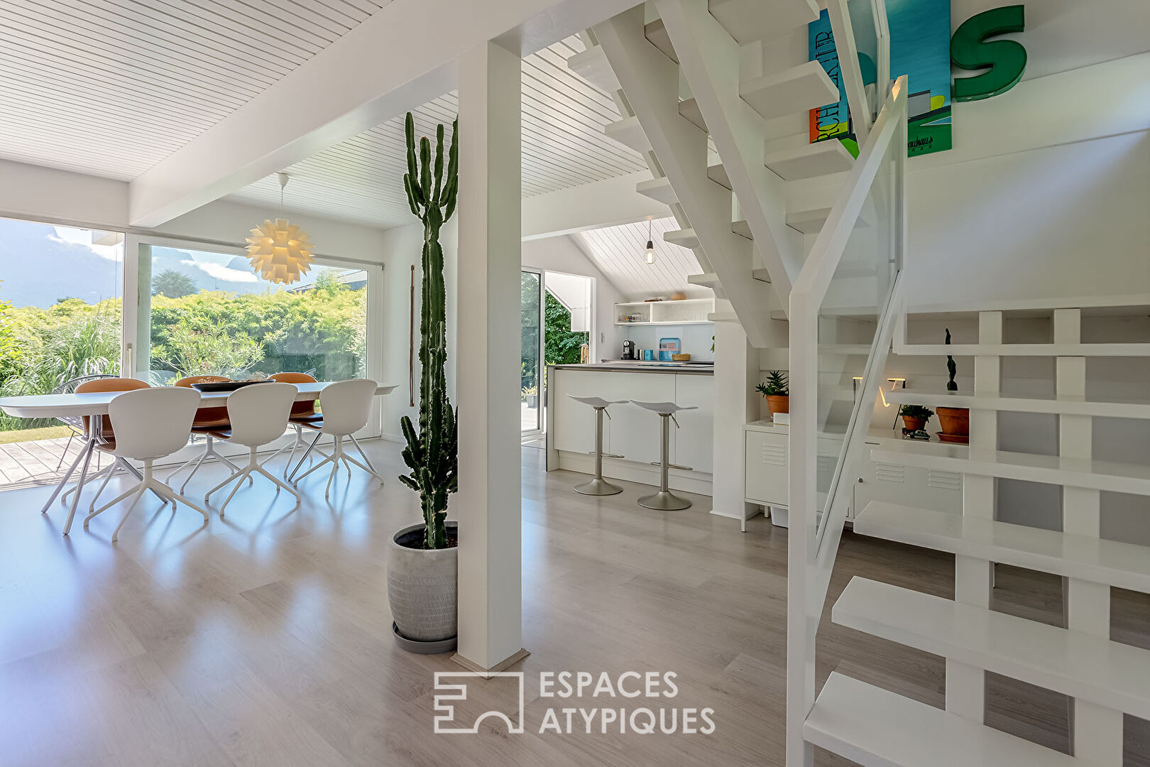 Maison Blanche avec vue montagnes et piscine