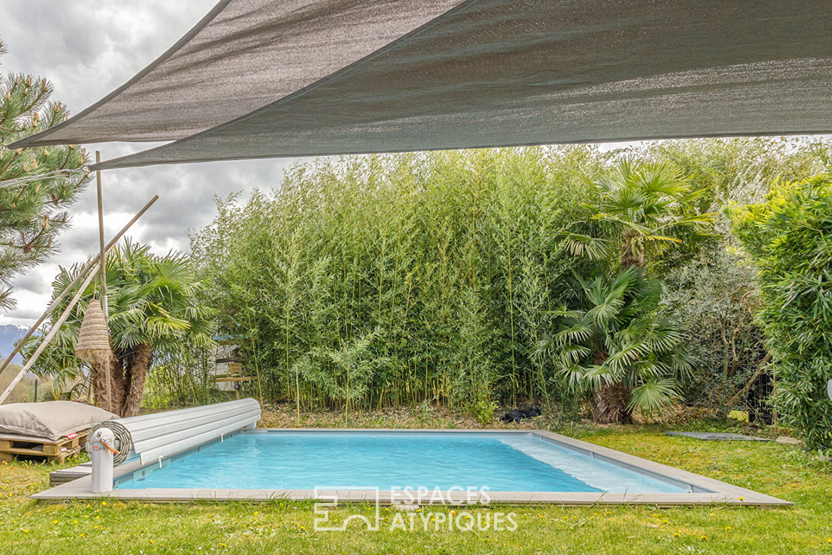 Charmante maison avec piscine et vue dégagée