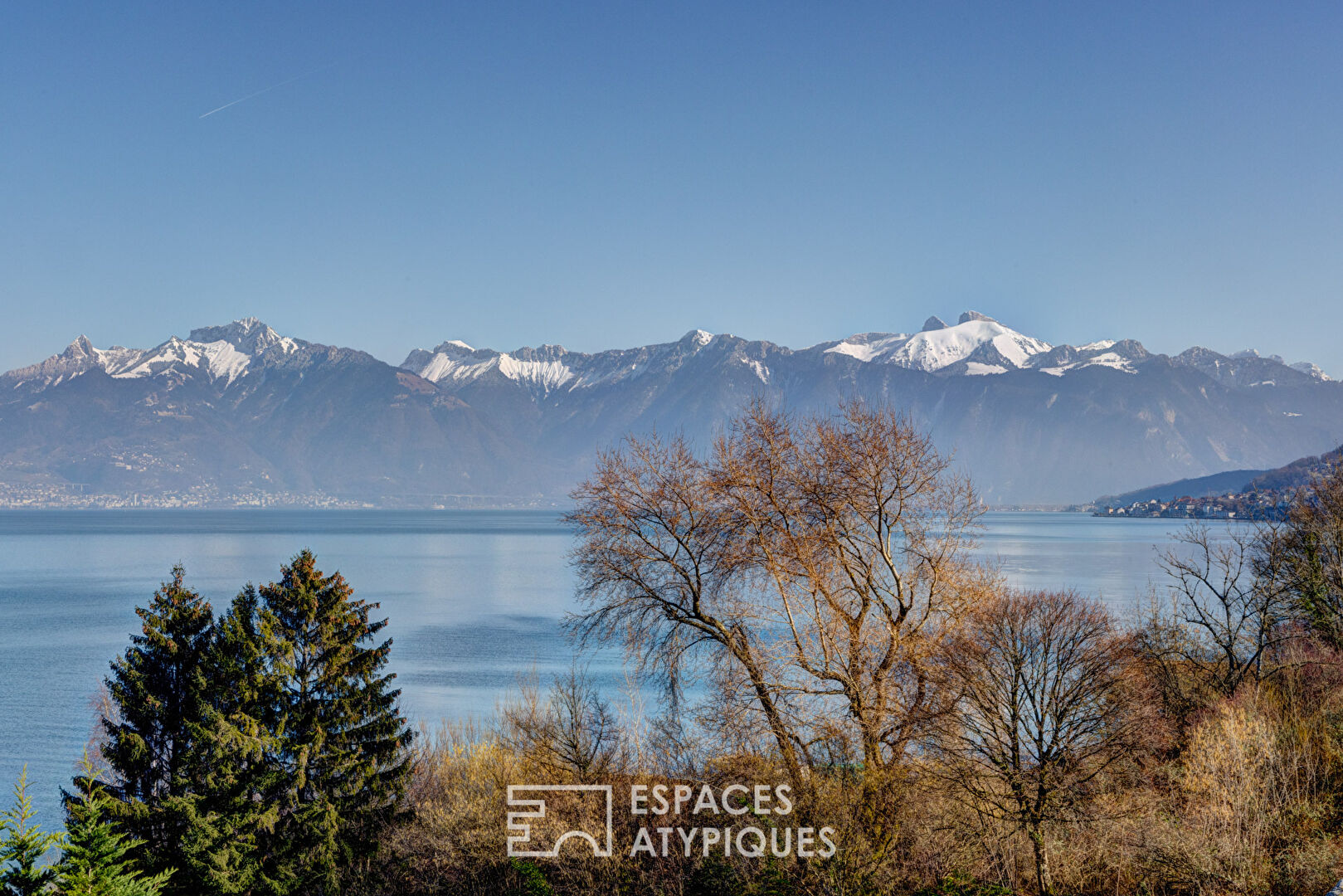 Un écrin face au lac