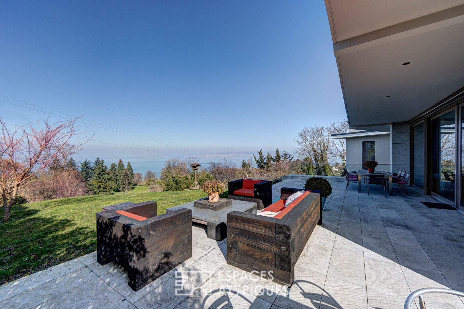 Elégante villa d’architecte avec vue imprenable sur le lac Léman