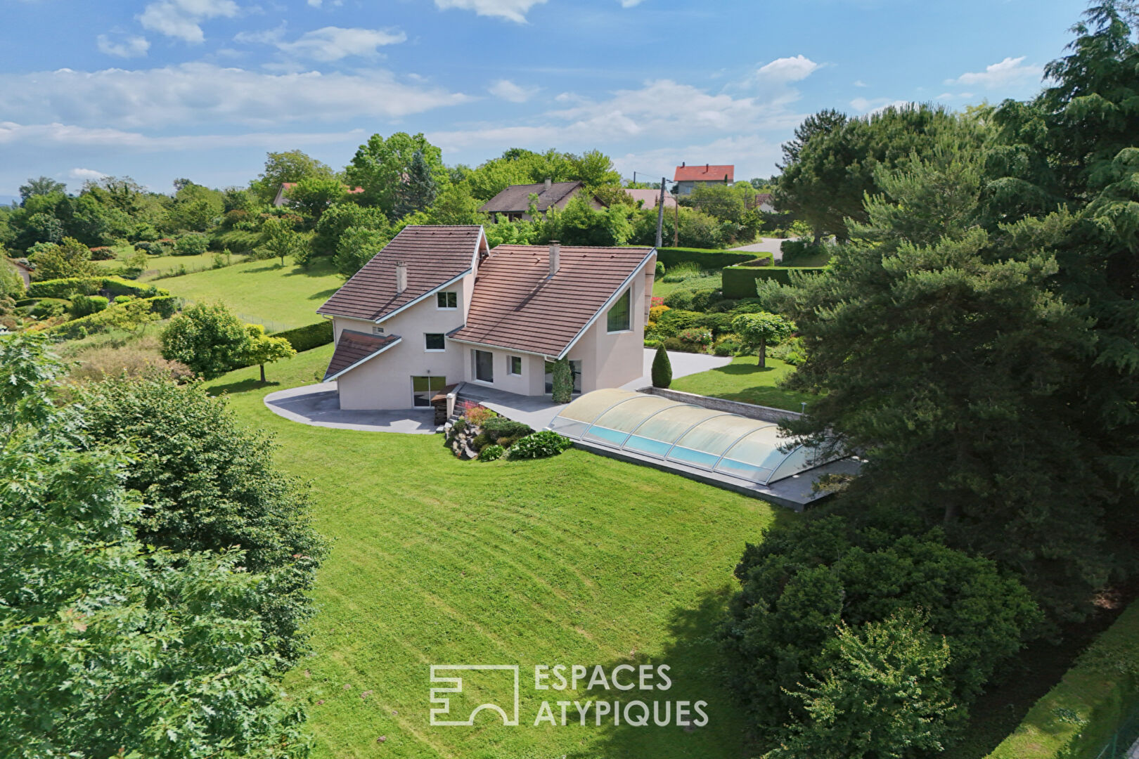 Architect-Designed House with Swimming Pool