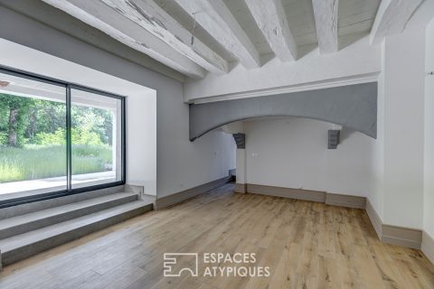 Appartement en rez-de-jardin dans un château du XIVème