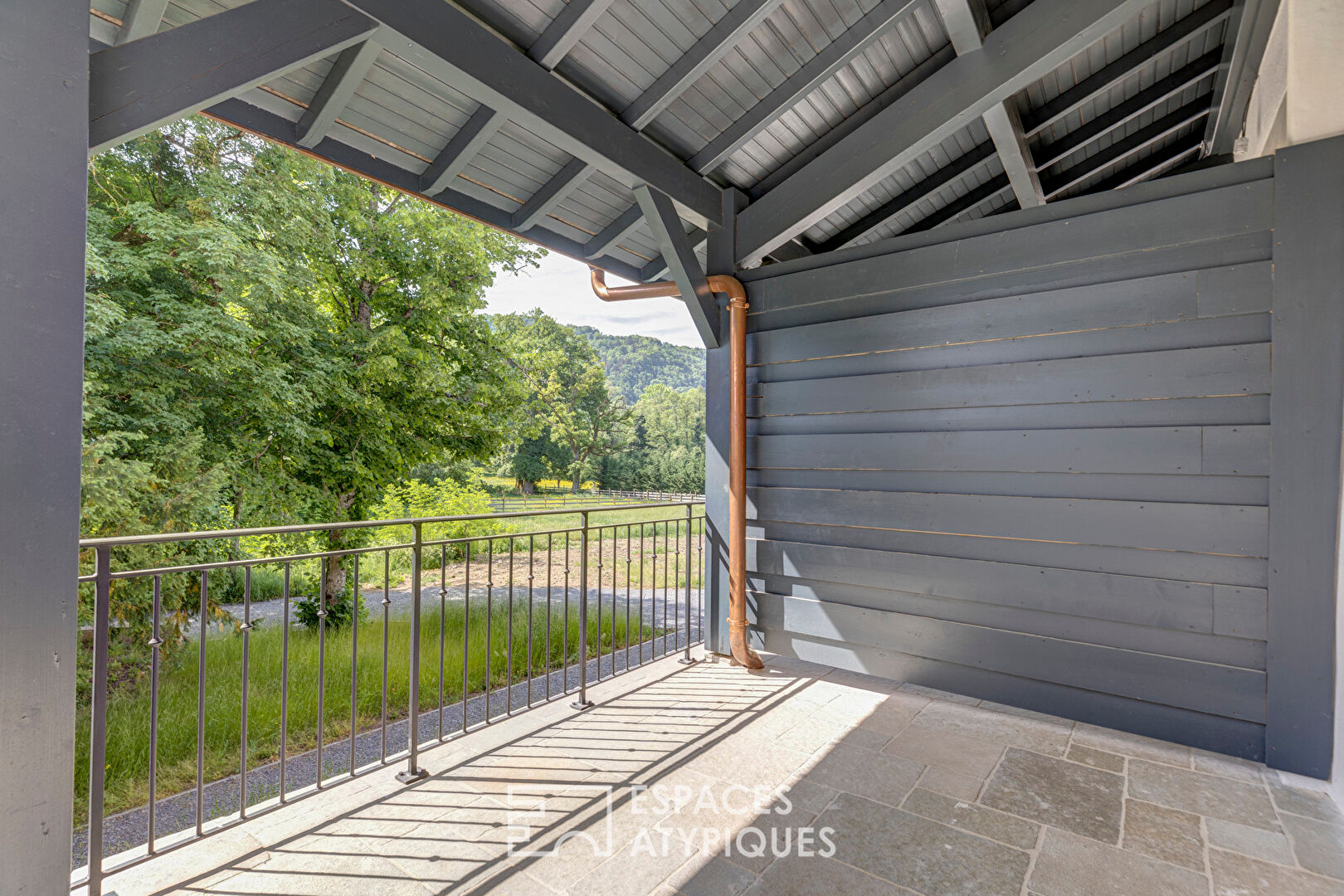 Duplex avec terrasse dans un château du XIVème siècle