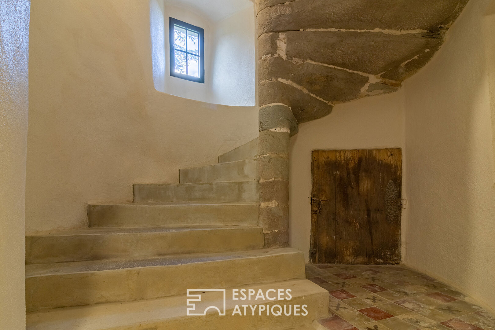 Character duplex in a 14th-century château