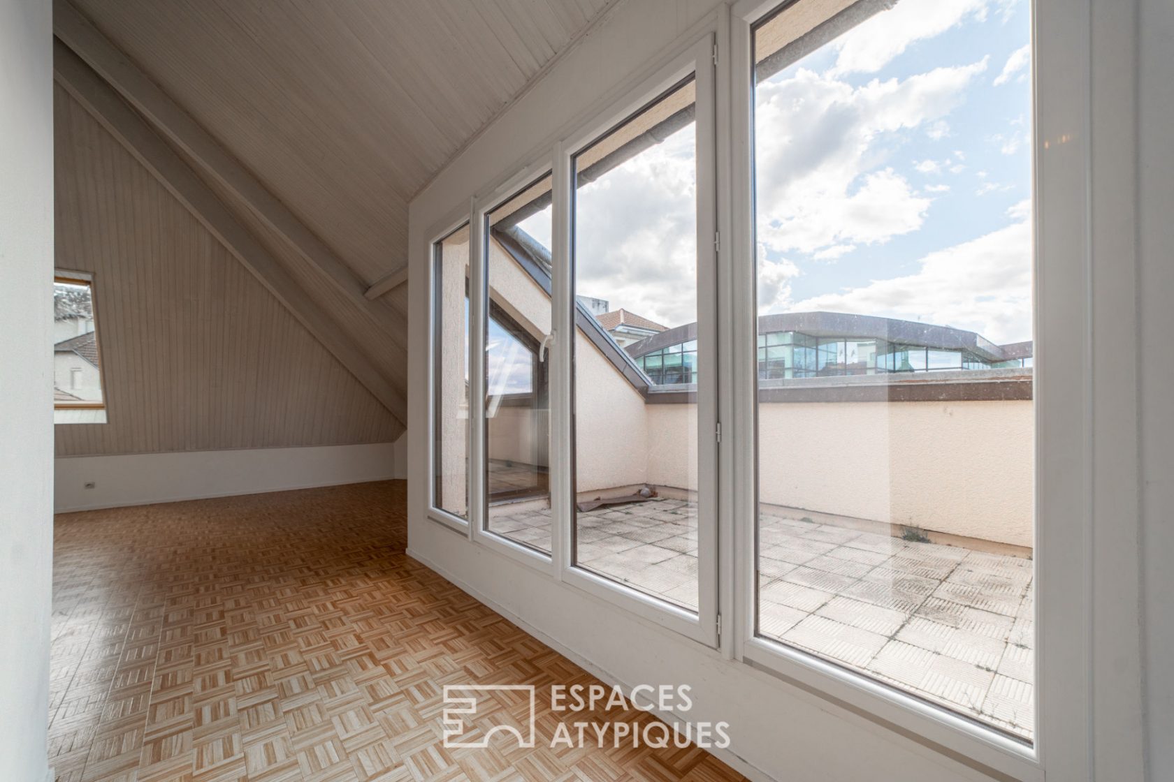 Duplex atypique avec terrasse vue lac