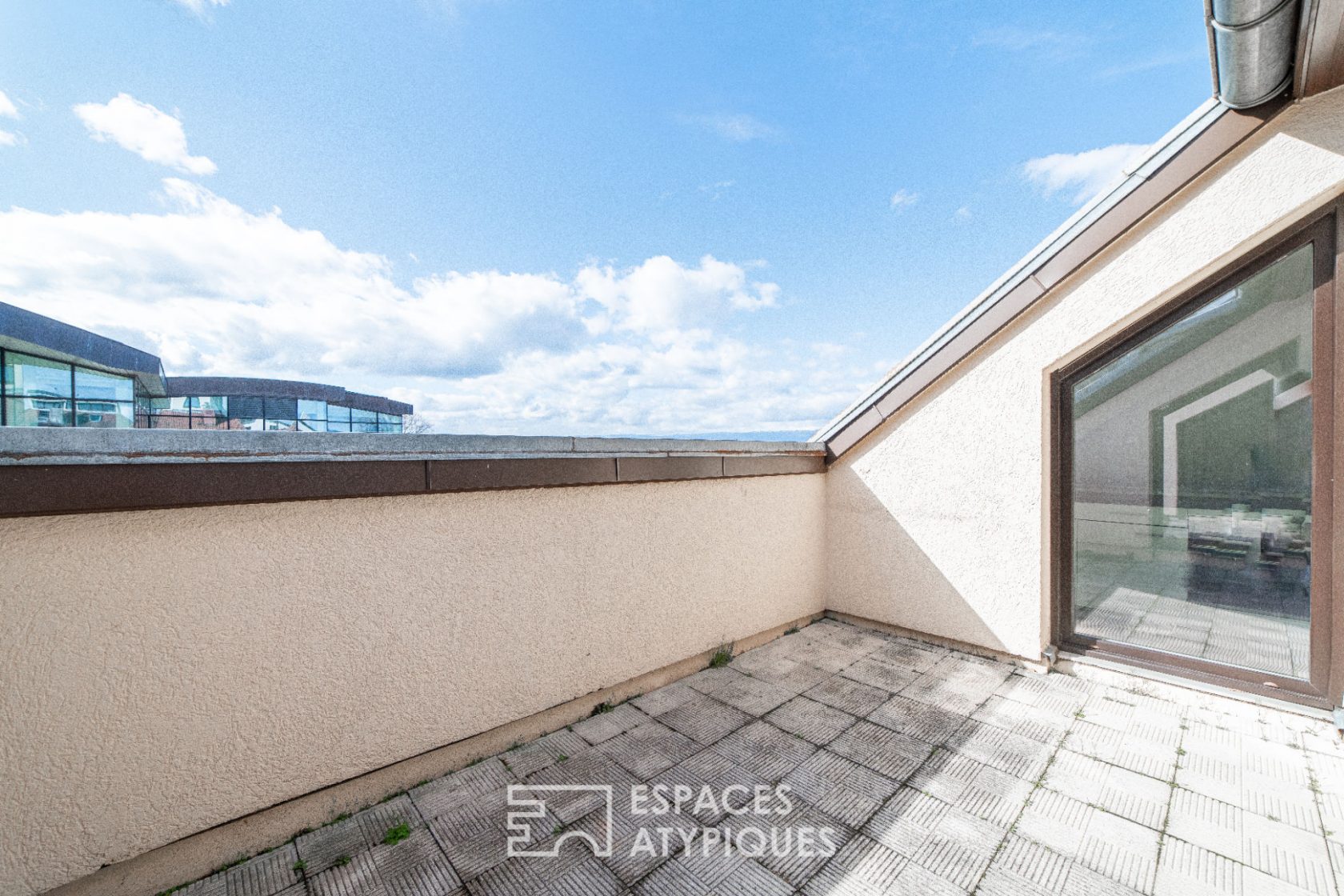 Duplex atypique avec terrasse vue lac