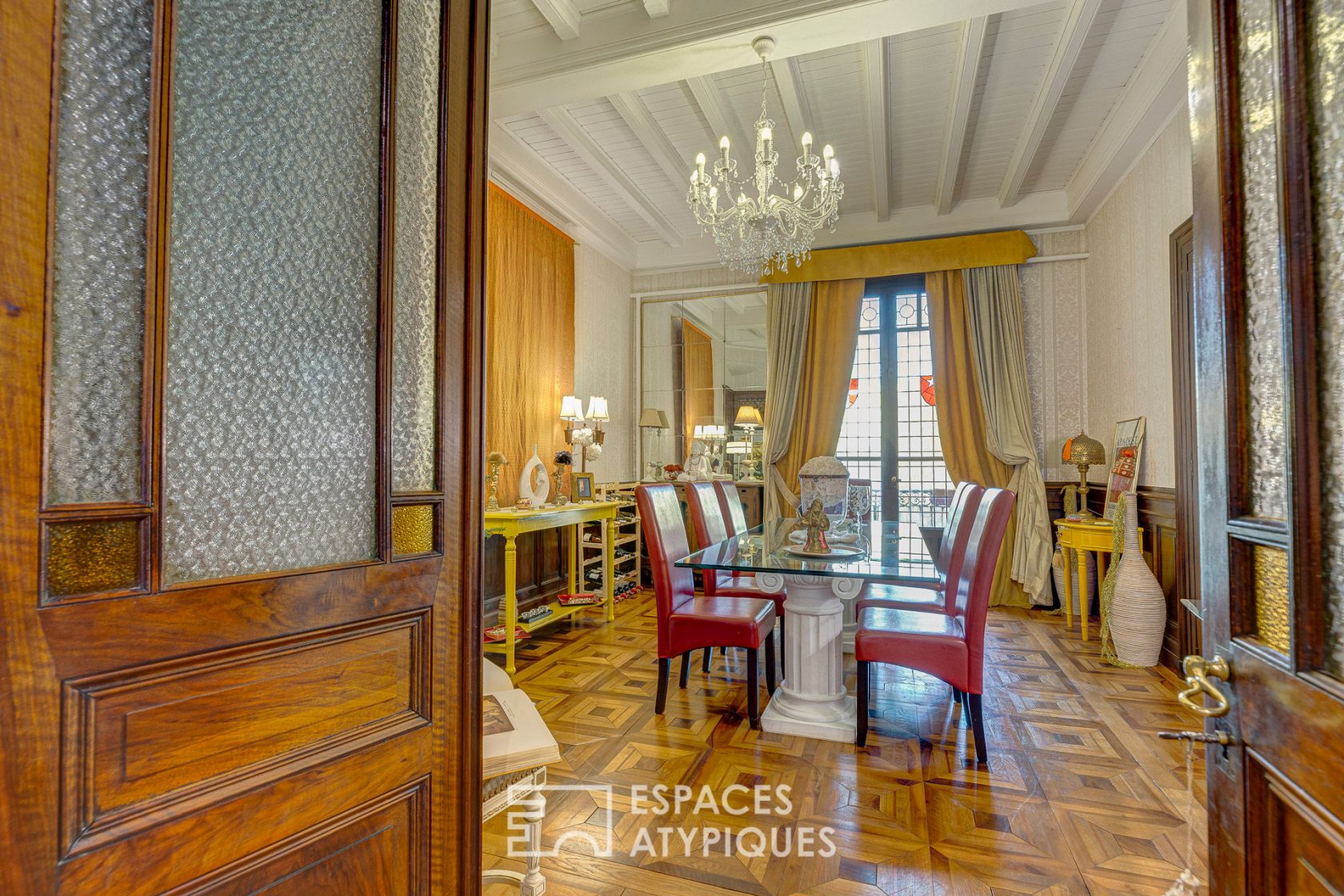 Renovated Haussmann-style apartment in the heart of the city