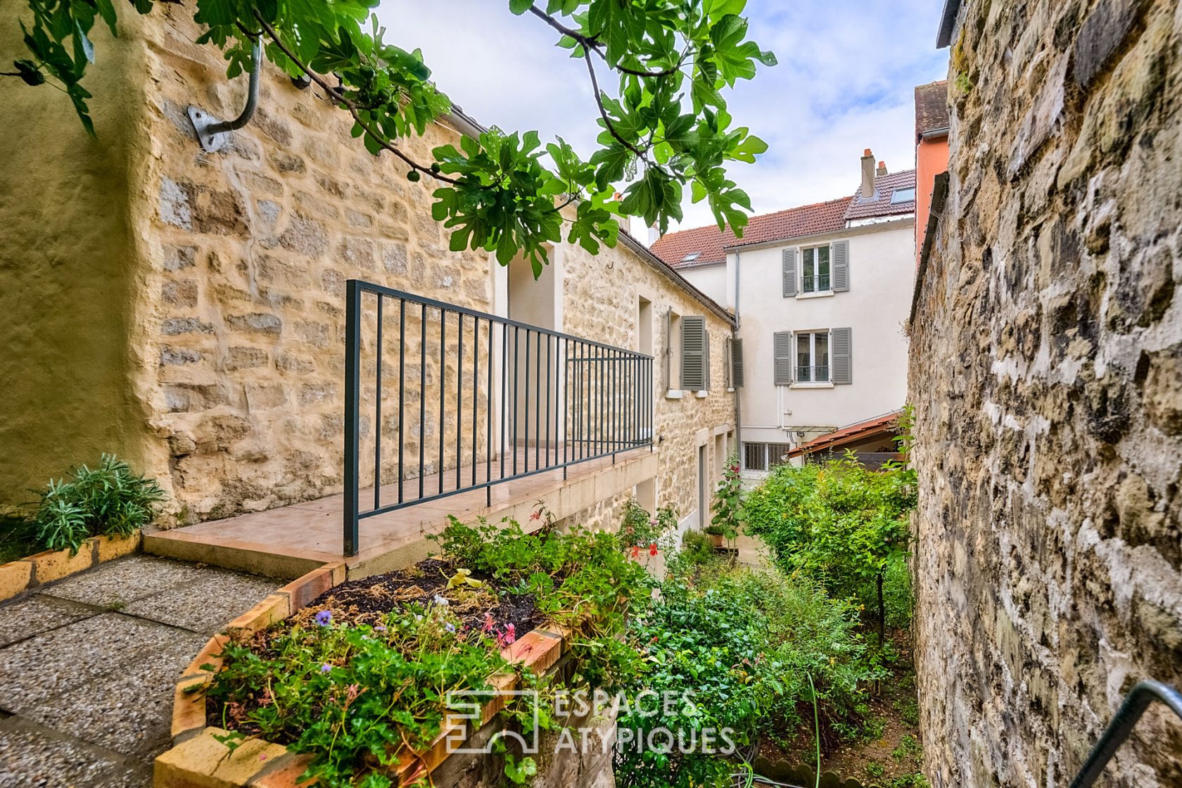 Townhouse with courtyard and hanging gardens St Wandrille