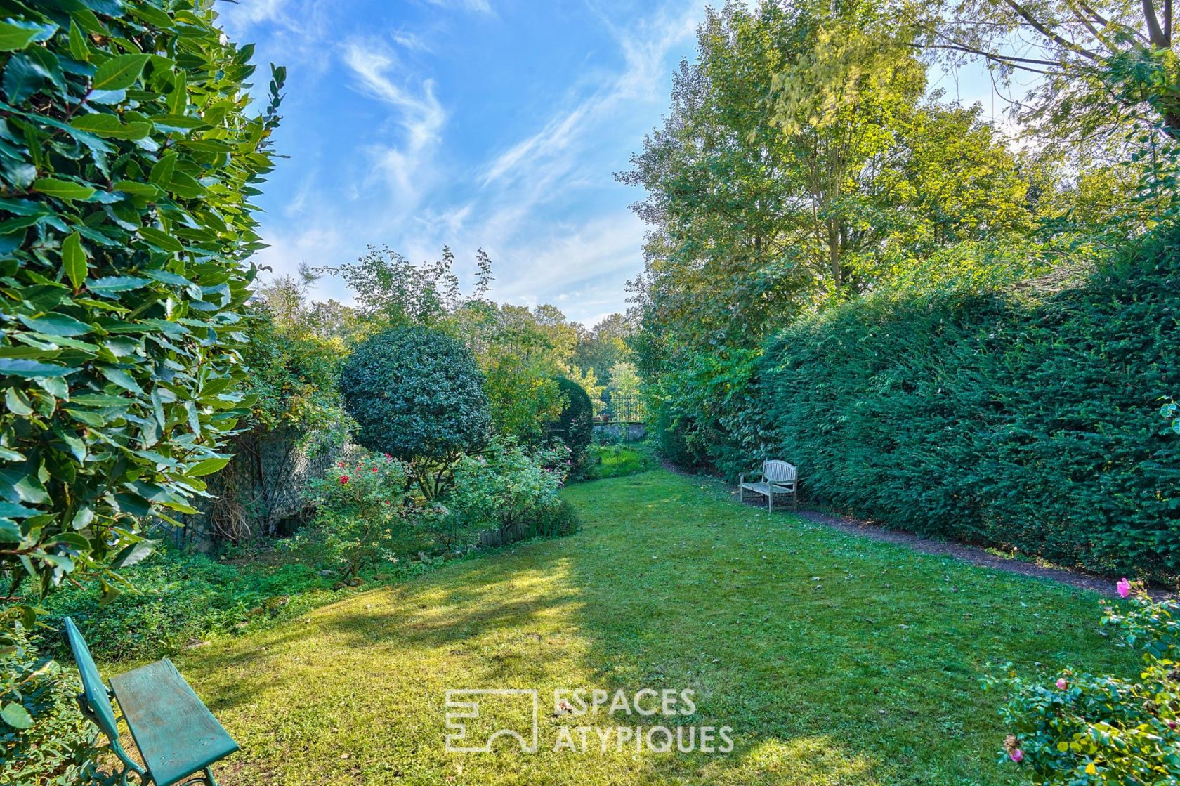 Maison et sa dépendance sur jardin et courette