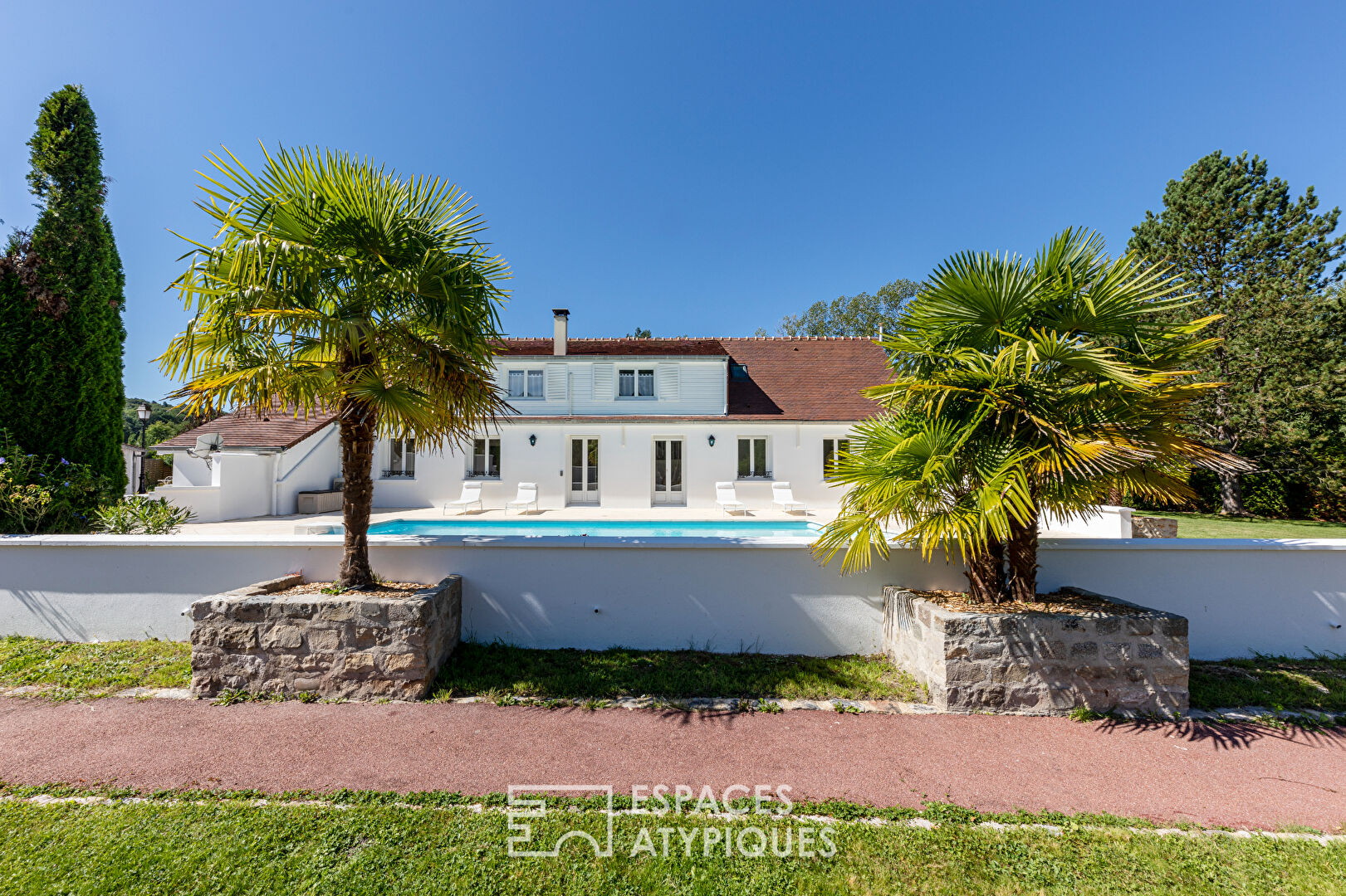 Property in perfect condition in the heart of nature near Montfort l’Amaury