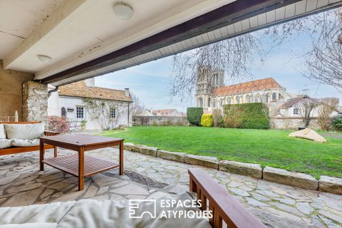 Old residence with breathtaking views of the Collegiate Church of Mantes la Jolie