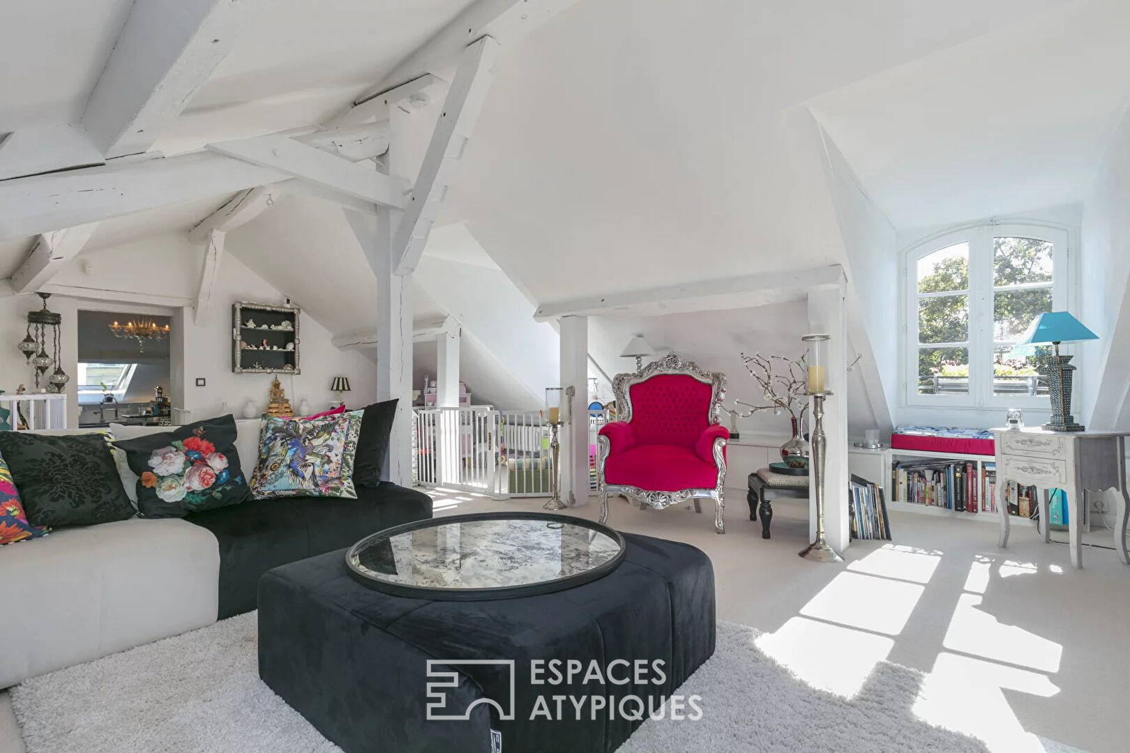 RARE : Appartement sous les toits, hyper centre historique de Saint Germain en Laye