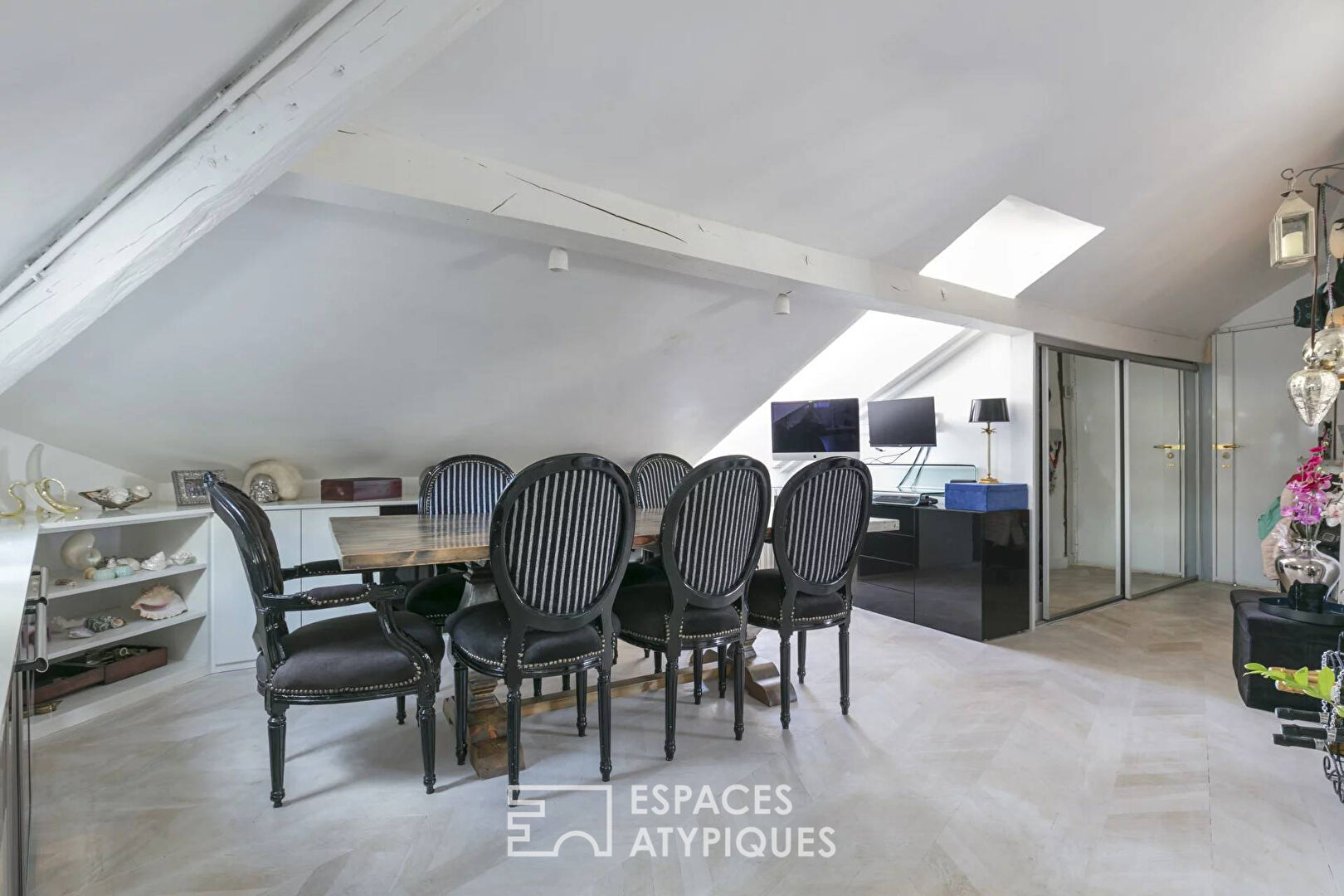 RARE : Appartement sous les toits, hyper centre historique de Saint Germain en Laye