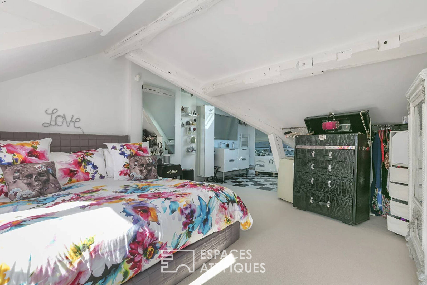 RARE : Appartement sous les toits, hyper centre historique de Saint Germain en Laye