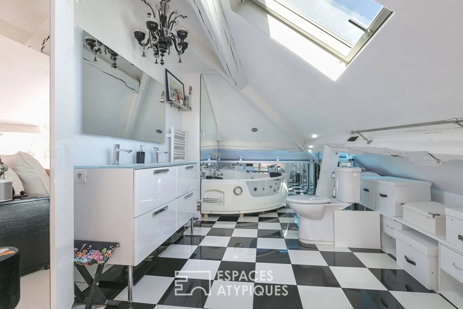 RARE : Appartement sous les toits, hyper centre historique de Saint Germain en Laye