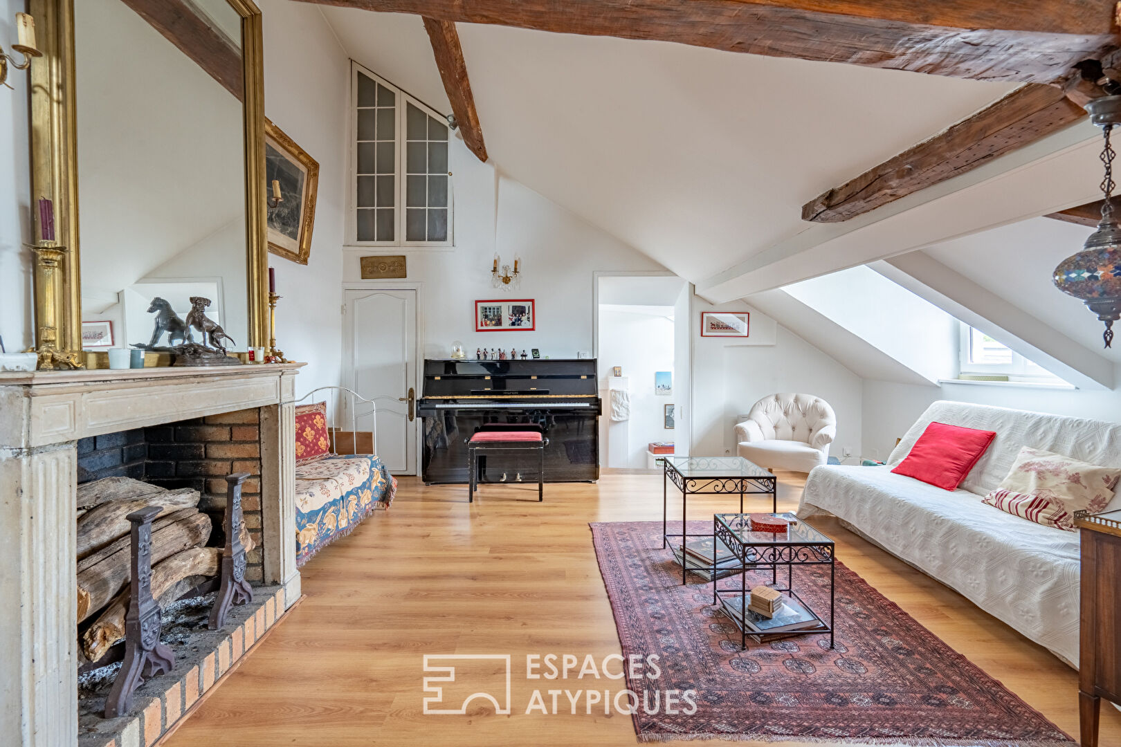 Large atypical family apartment in historic Versailles district