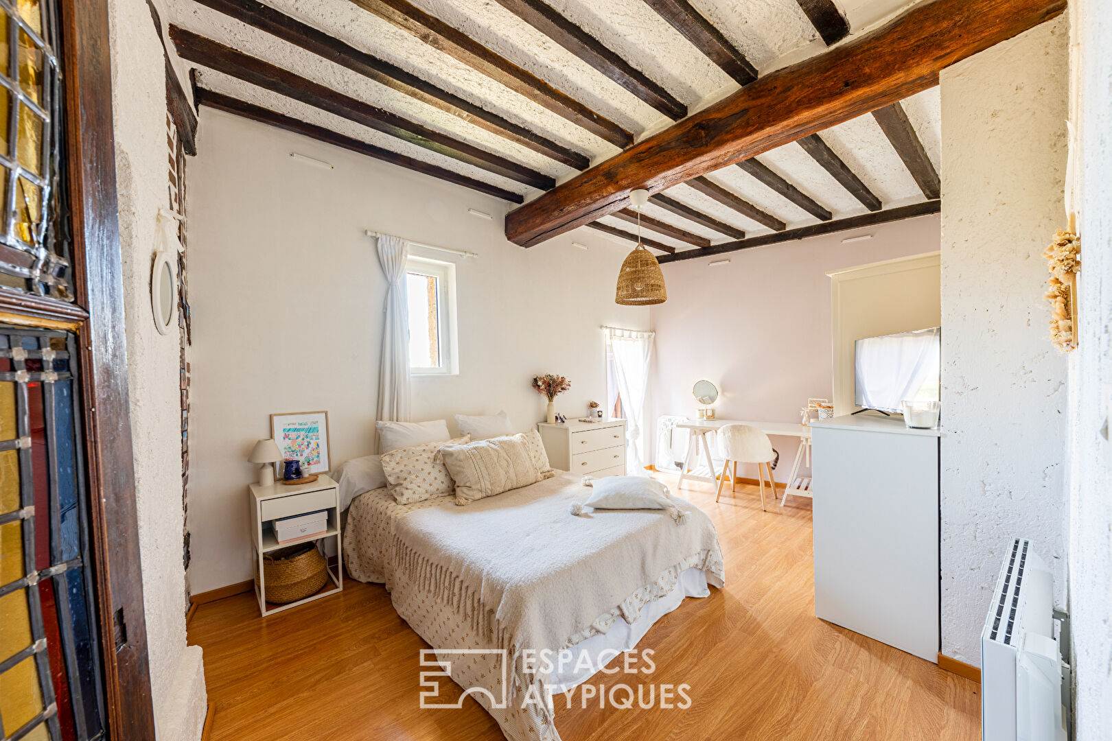 Atypical charm for this historic house in the old center of Buchelay