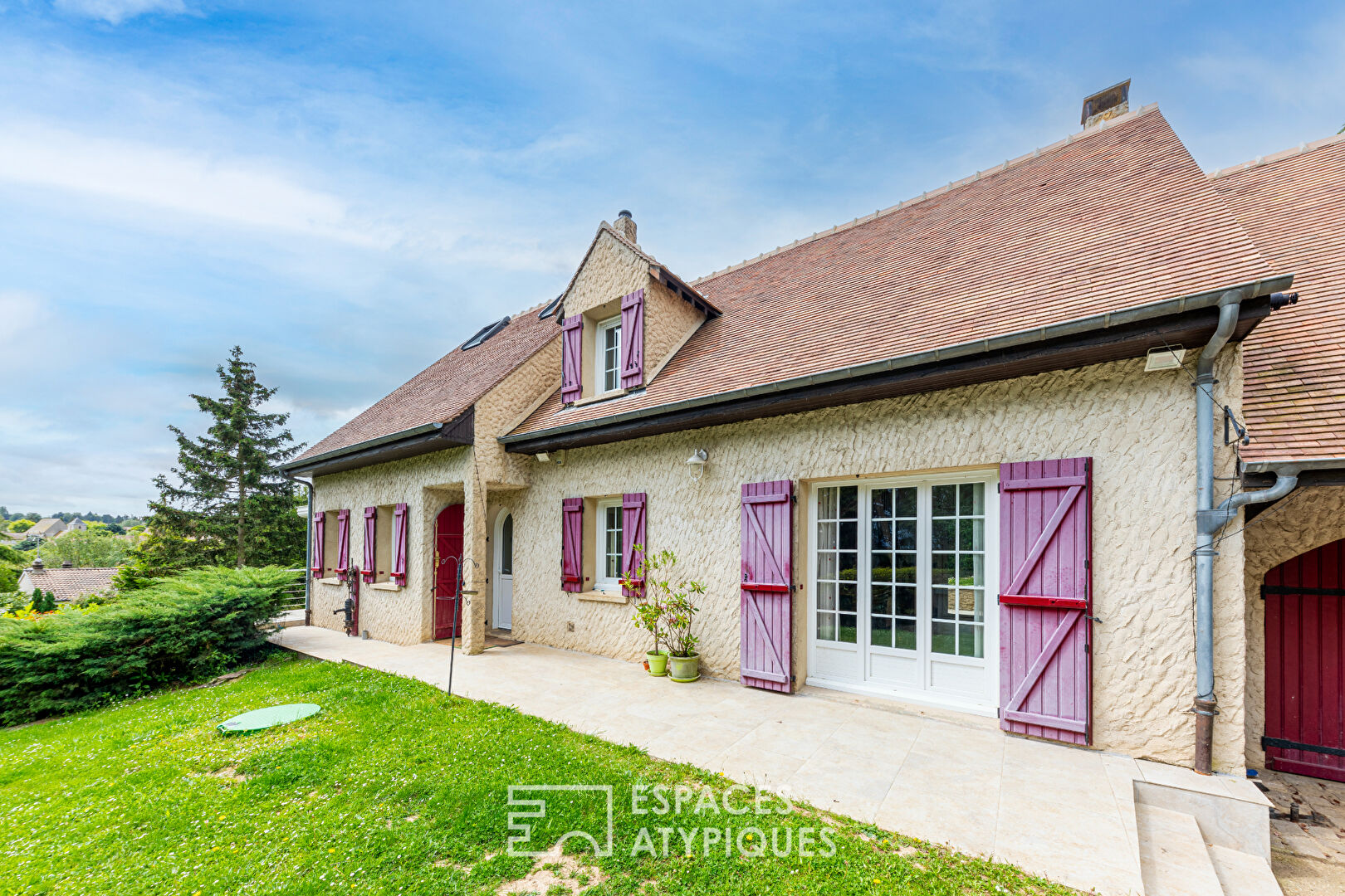 Calm and charm on the heights of the village of Jouy Mauvoisin