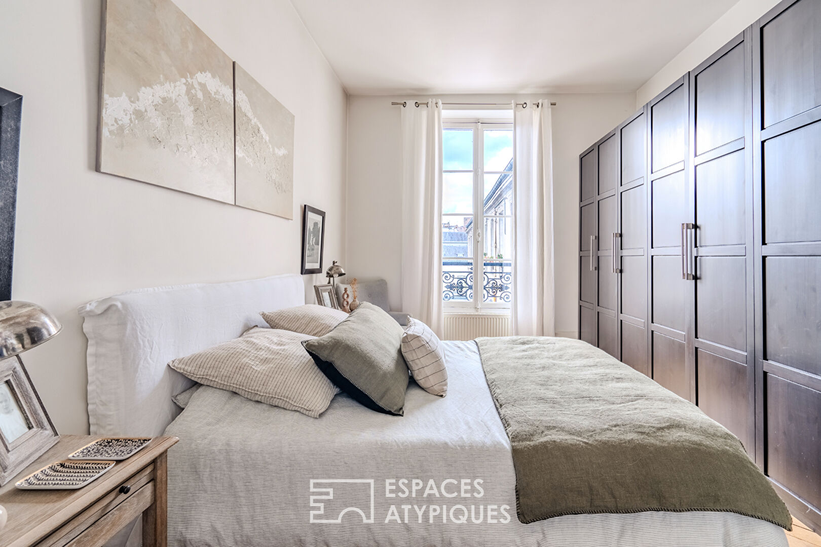 Versailles apartment renovated into contemporary Notre Dame