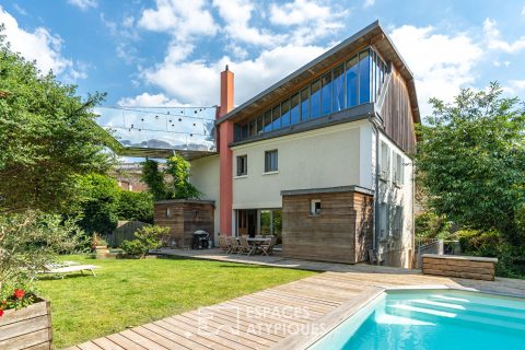 Exceptional house revisited by architect with swimming pool in the heart of the city