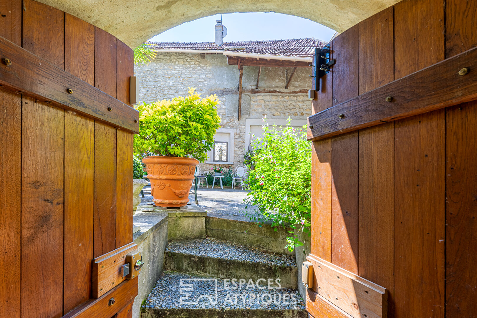 Explosion of charm in a sought-after hamlet near Guerville