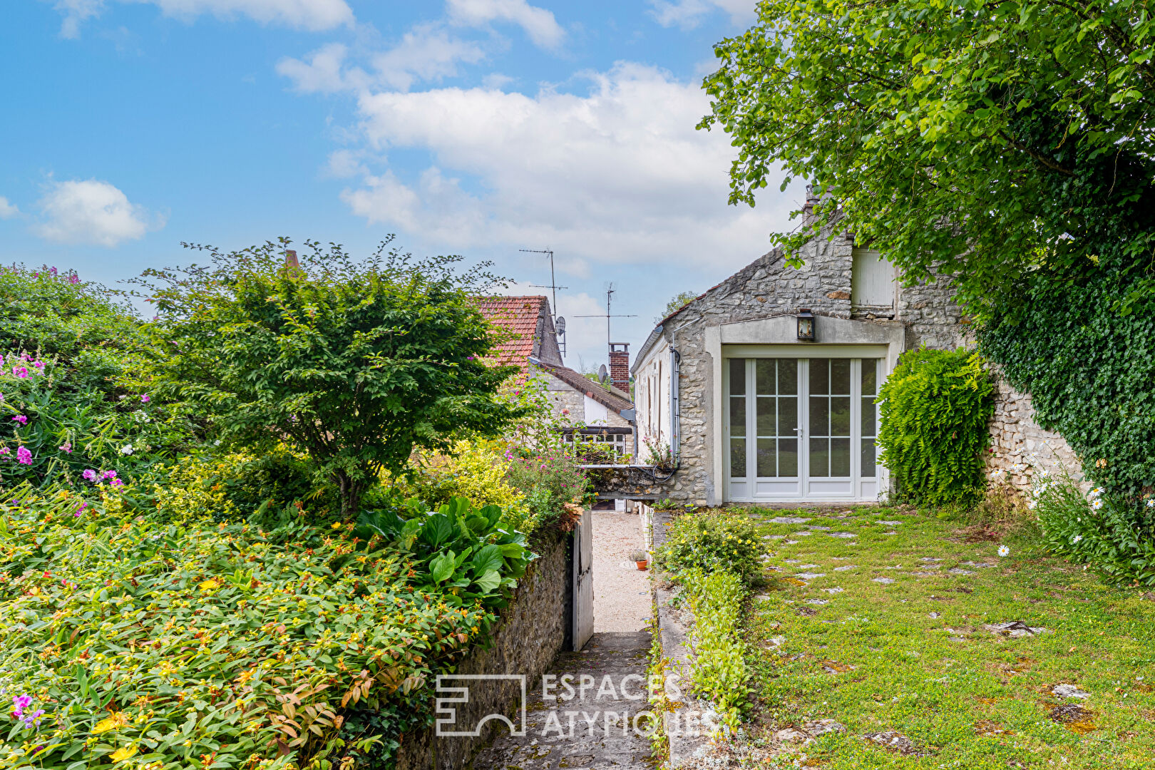 Haven of peace in the heart of a popular village in Vexin