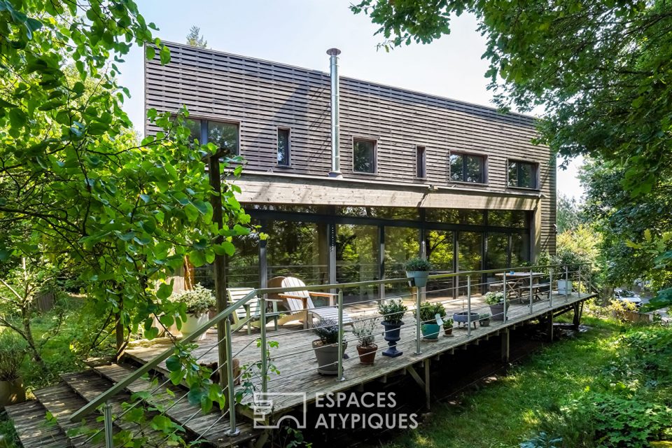 Maison d'architecte "passive" classée A, lovée dans son jardin arboré