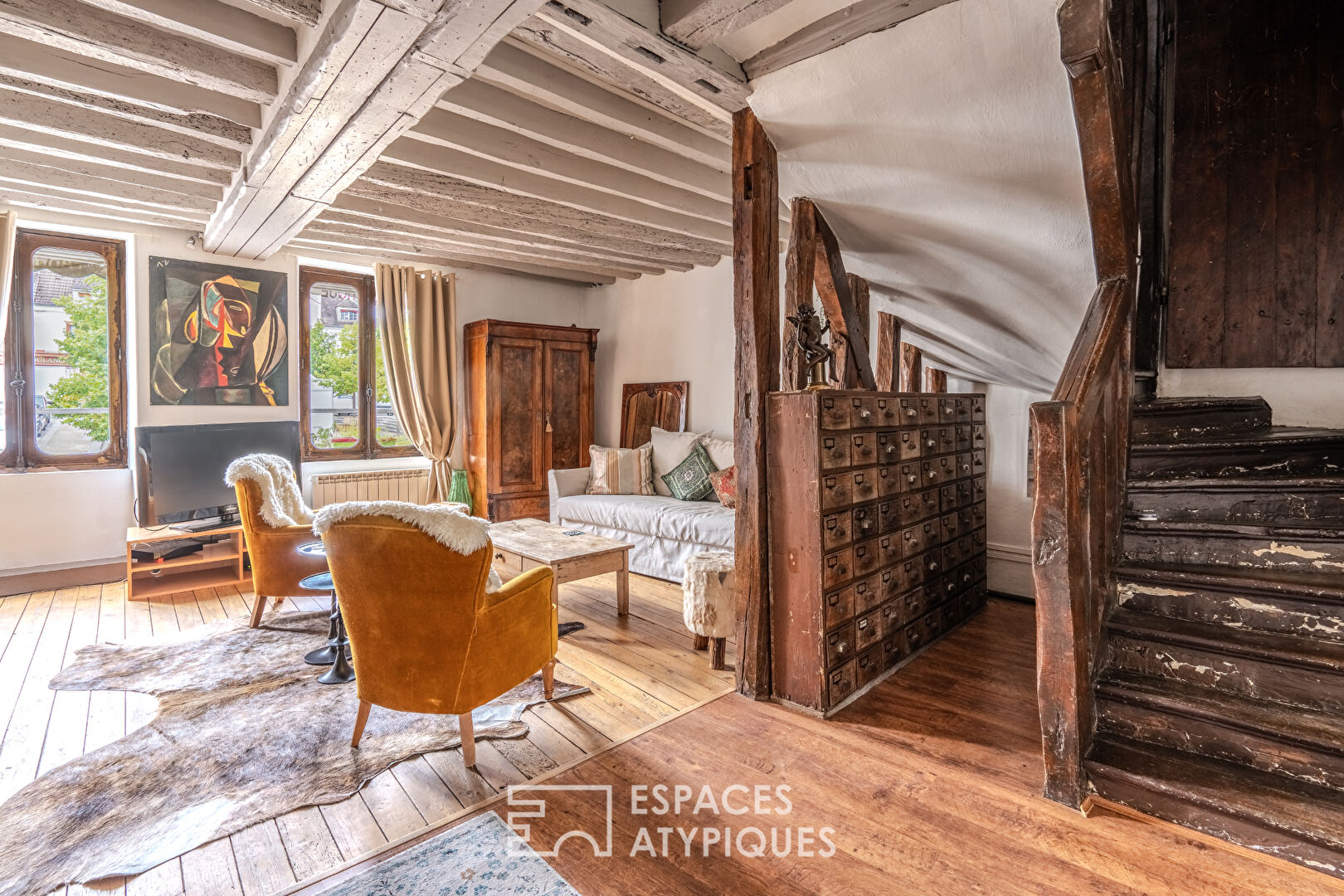 Charming Triplex with breathtaking view in the heart of the village