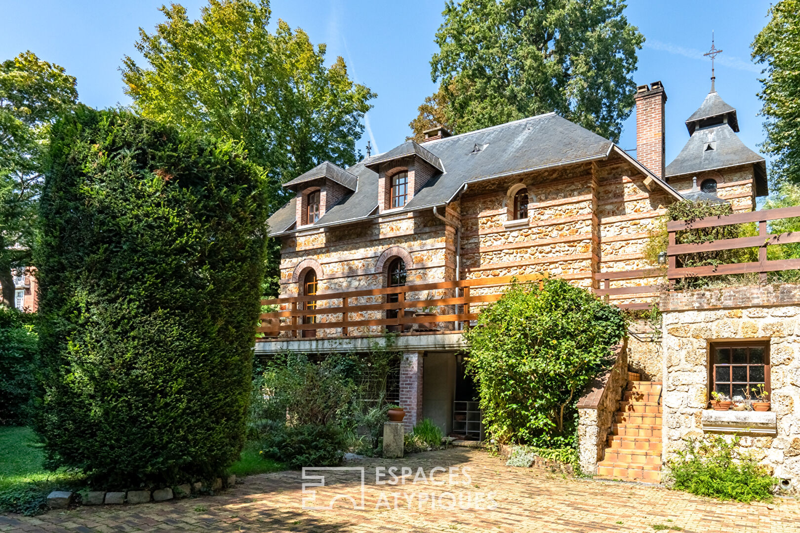 Former chapel transformed into a haven of peace in Jouy-en-Josas