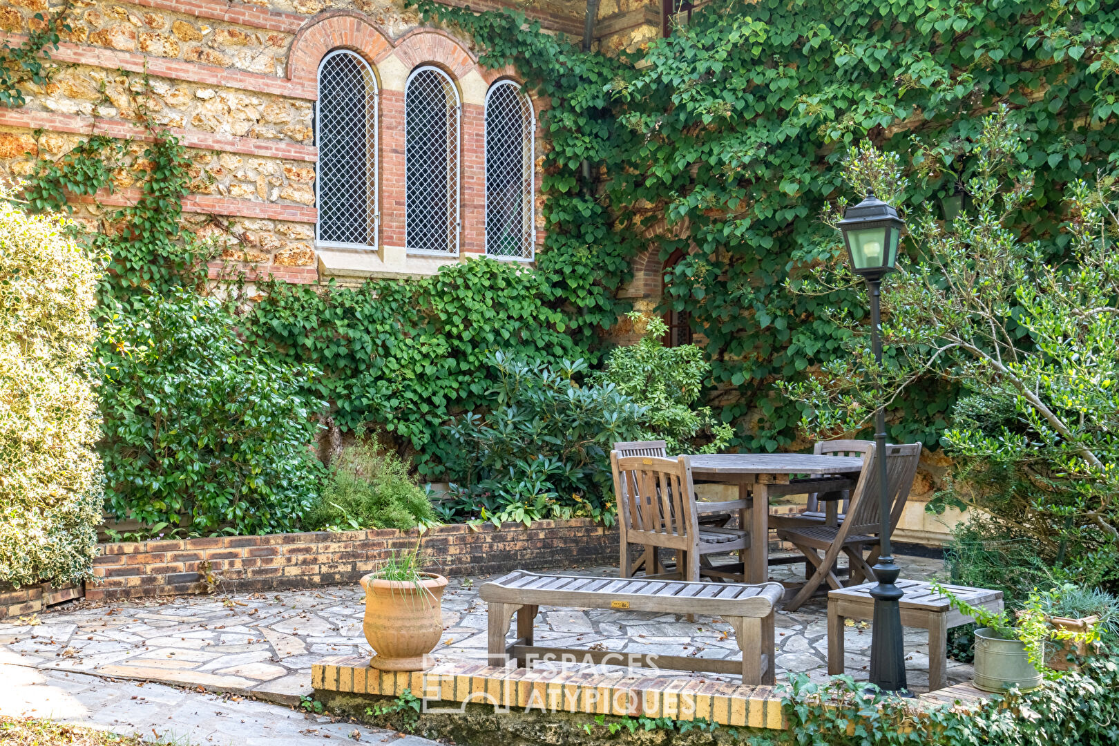 Former chapel transformed into a haven of peace in Jouy-en-Josas