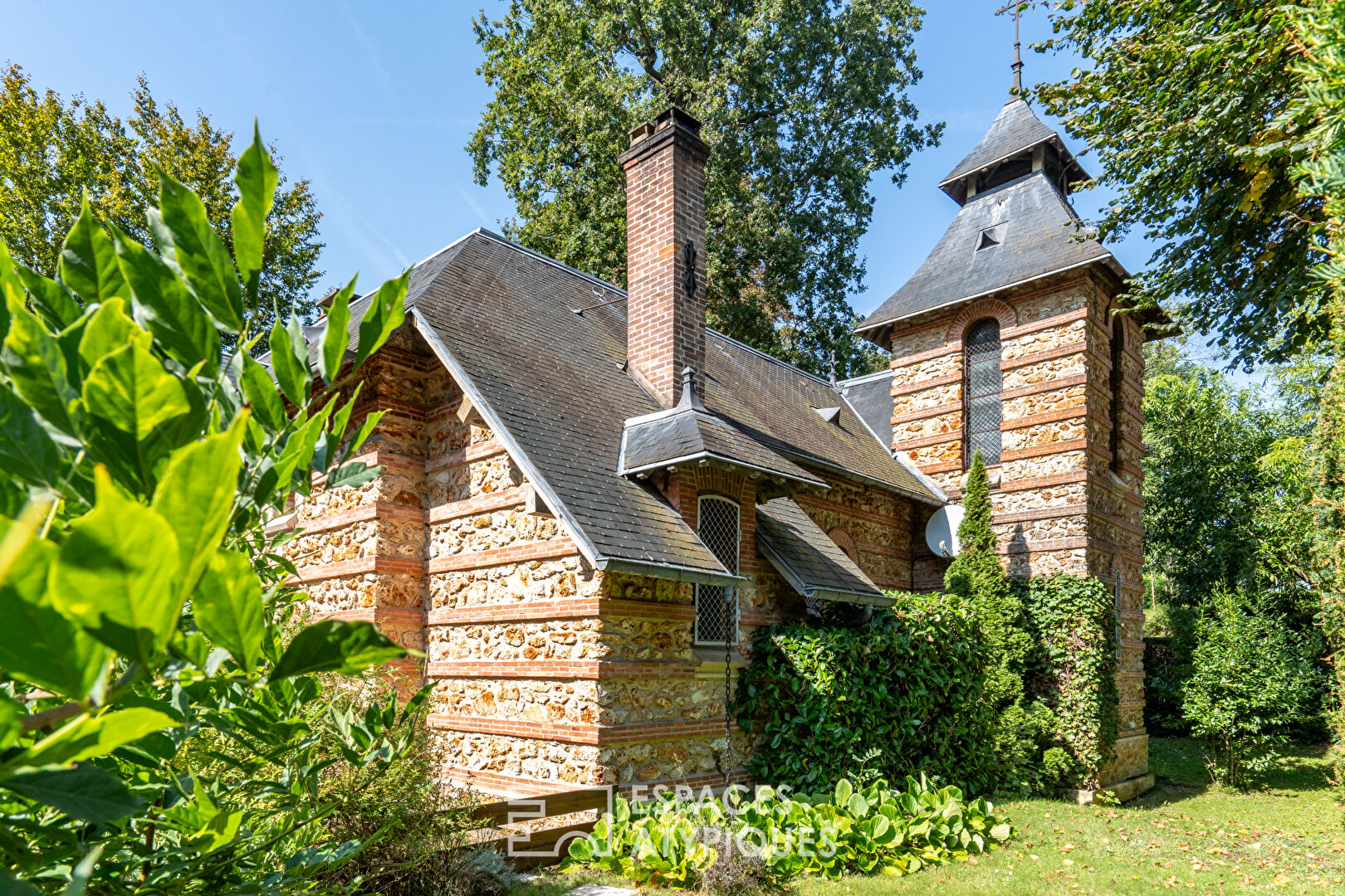 Former chapel transformed into a haven of peace in Jouy-en-Josas